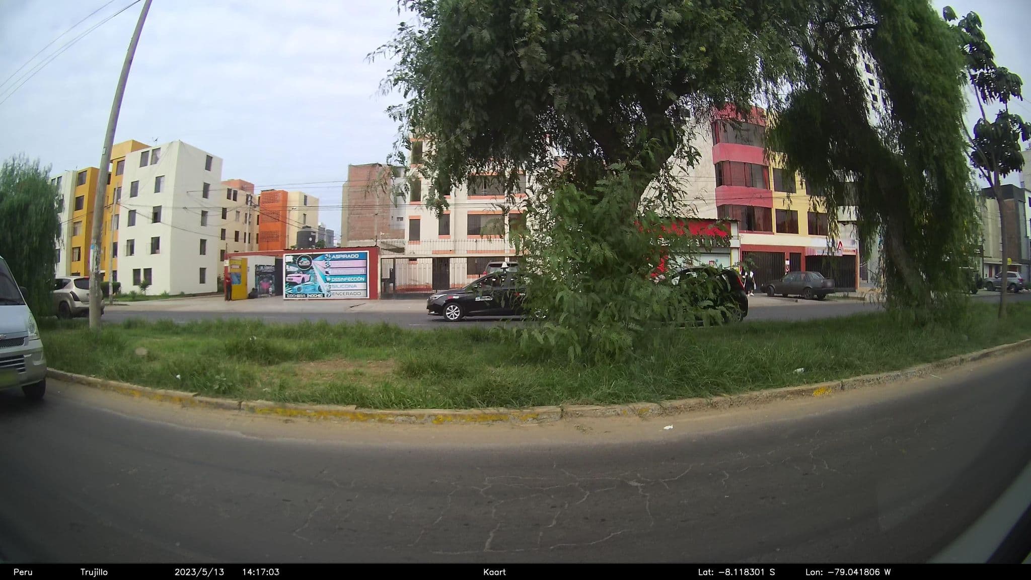 Street view near Hotel Chimu, Trujillo — © kaart_2 (CC BY-SA · Mapillary)