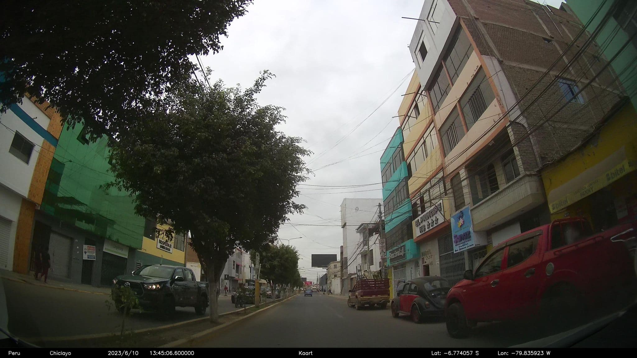 Street view near Salon Sipan - Garza Hotel, Chiclayo — © kaart_2 (CC BY-SA · Mapillary)