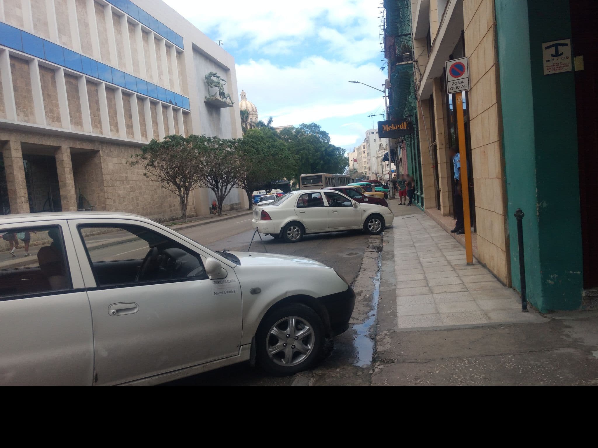Street view near Bellas Artes, La Habana Vieja