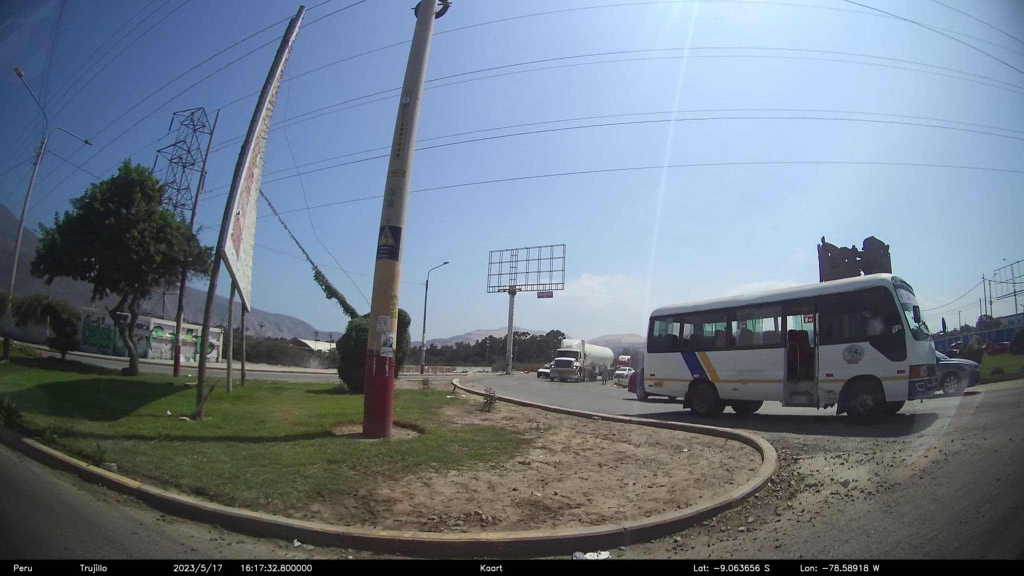 Street view near Mister Cat Taxi, Chimbote — © kaart_2 (CC BY-SA · Mapillary)