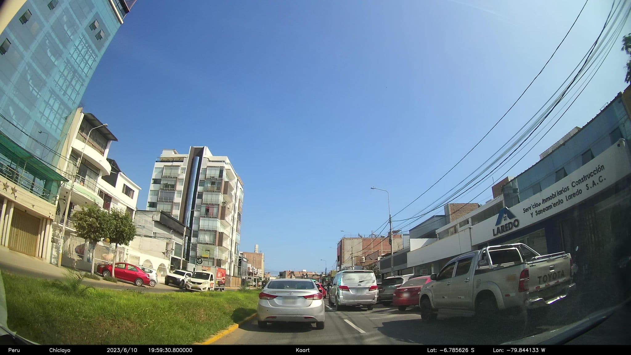 Street view near Hotel Lucky Star, Chiclayo — © kaart_2 (CC BY-SA · Mapillary)