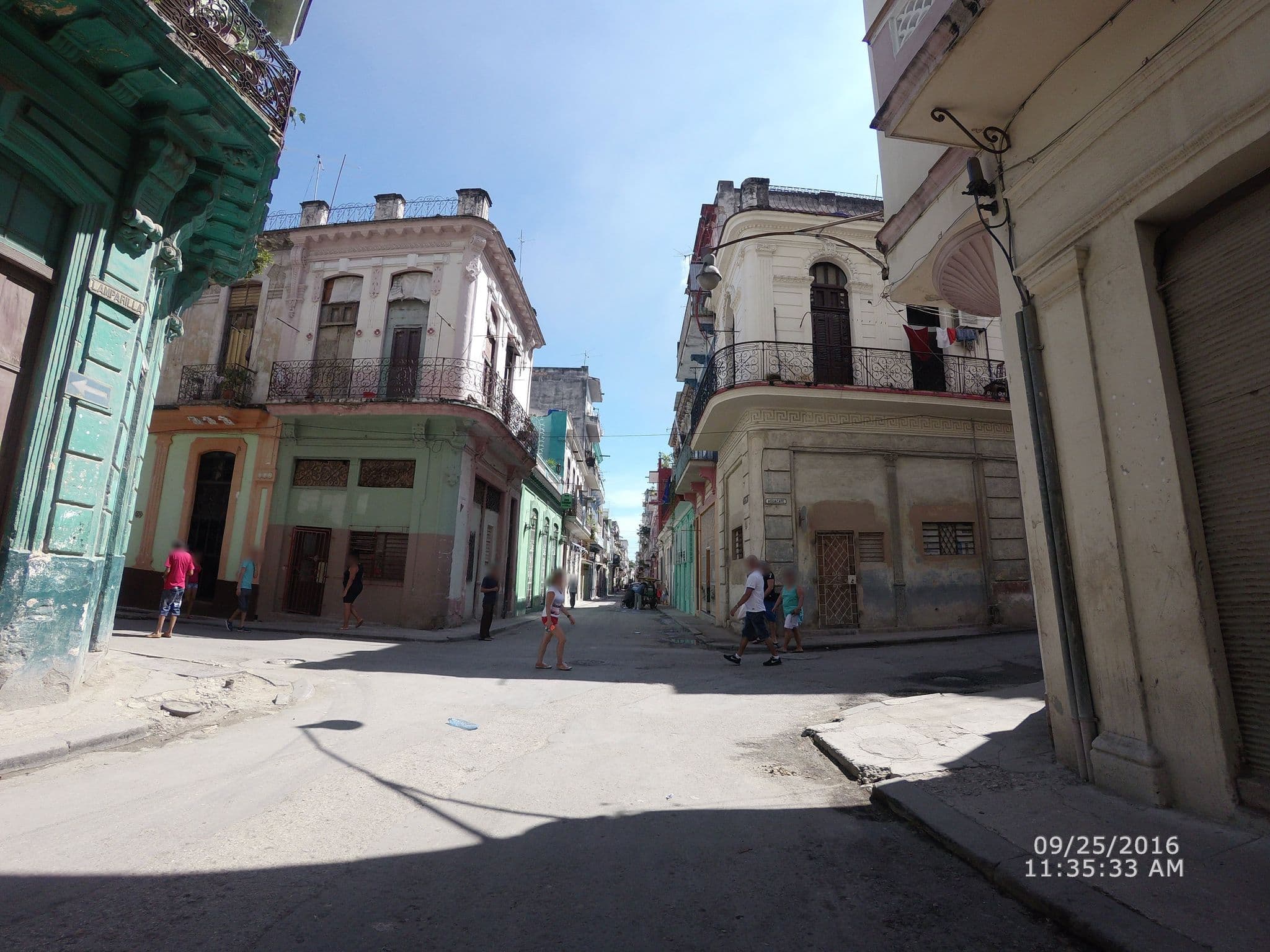 Street view near Las Bicicletas, La Habana Vieja