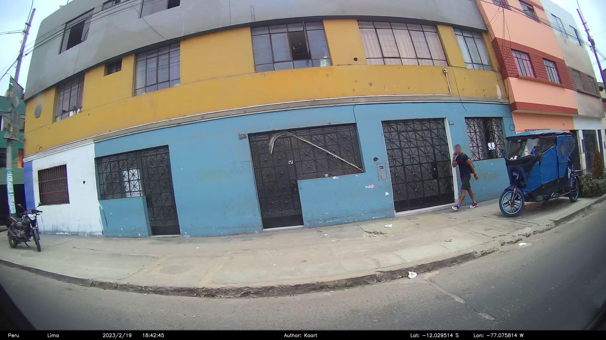 Street view near Persepolis Hostal, Carmen De La Legua Reynoso — © kaart_2 (CC BY-SA · Mapillary)