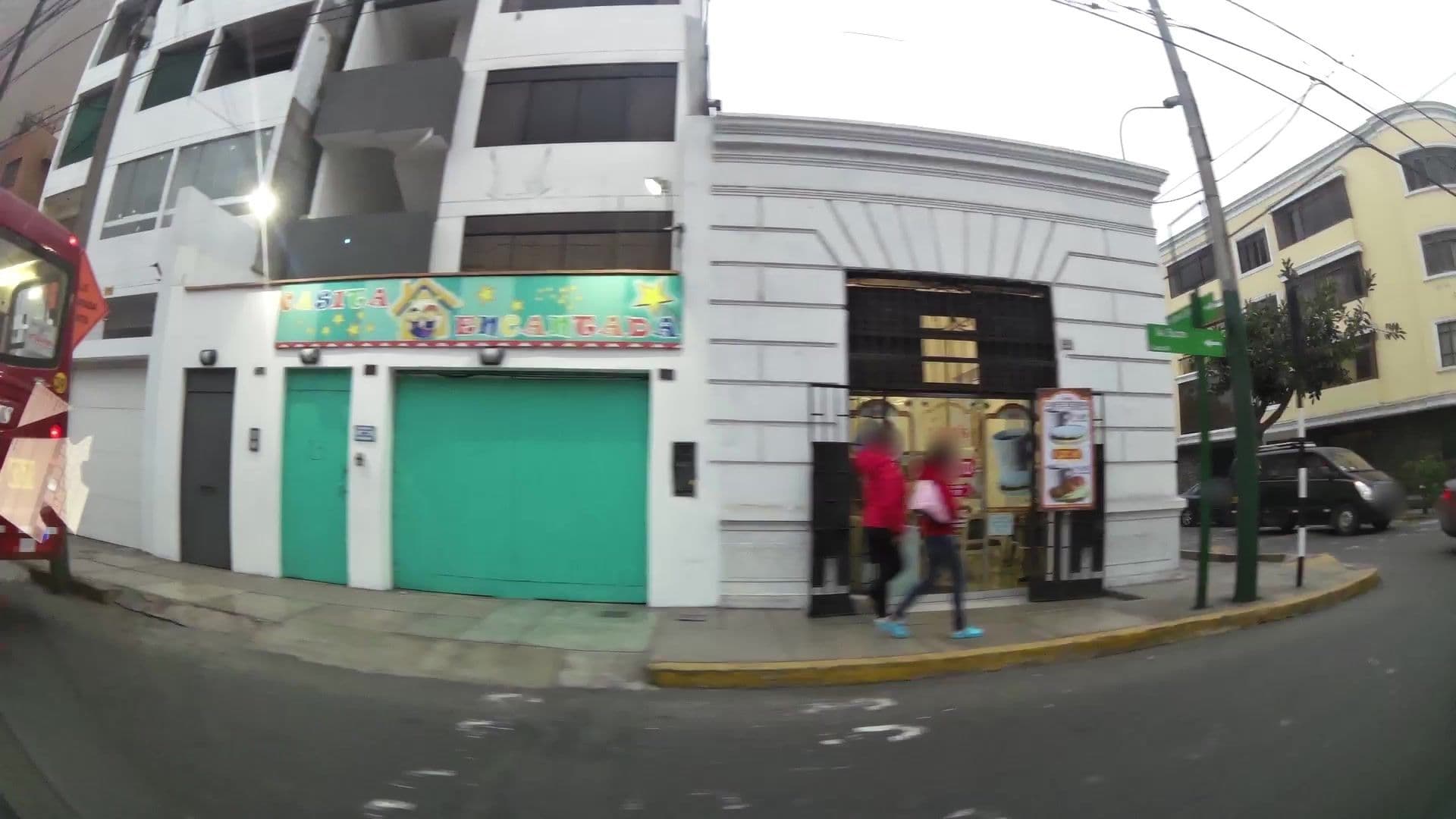 Street view near Hostal La Esmeralda, San Isidro — © kaartcam (CC BY-SA · Mapillary)
