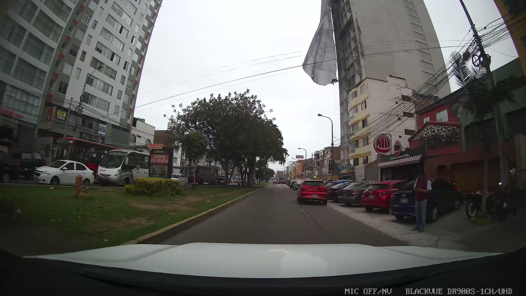Street view near Golden Tower Suites - Hotel & Spa, Carmen De La Legua Reynoso — © kaartcam (CC BY-SA · Mapillary)