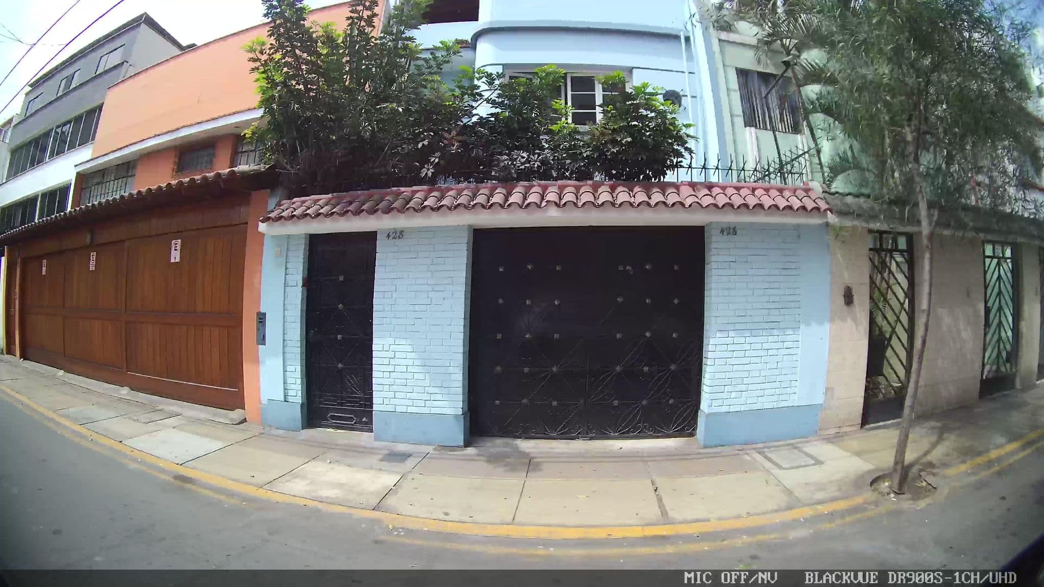 Street view near Rivendell Premium, Miraflores — © kaart_1 (CC BY-SA · Mapillary)
