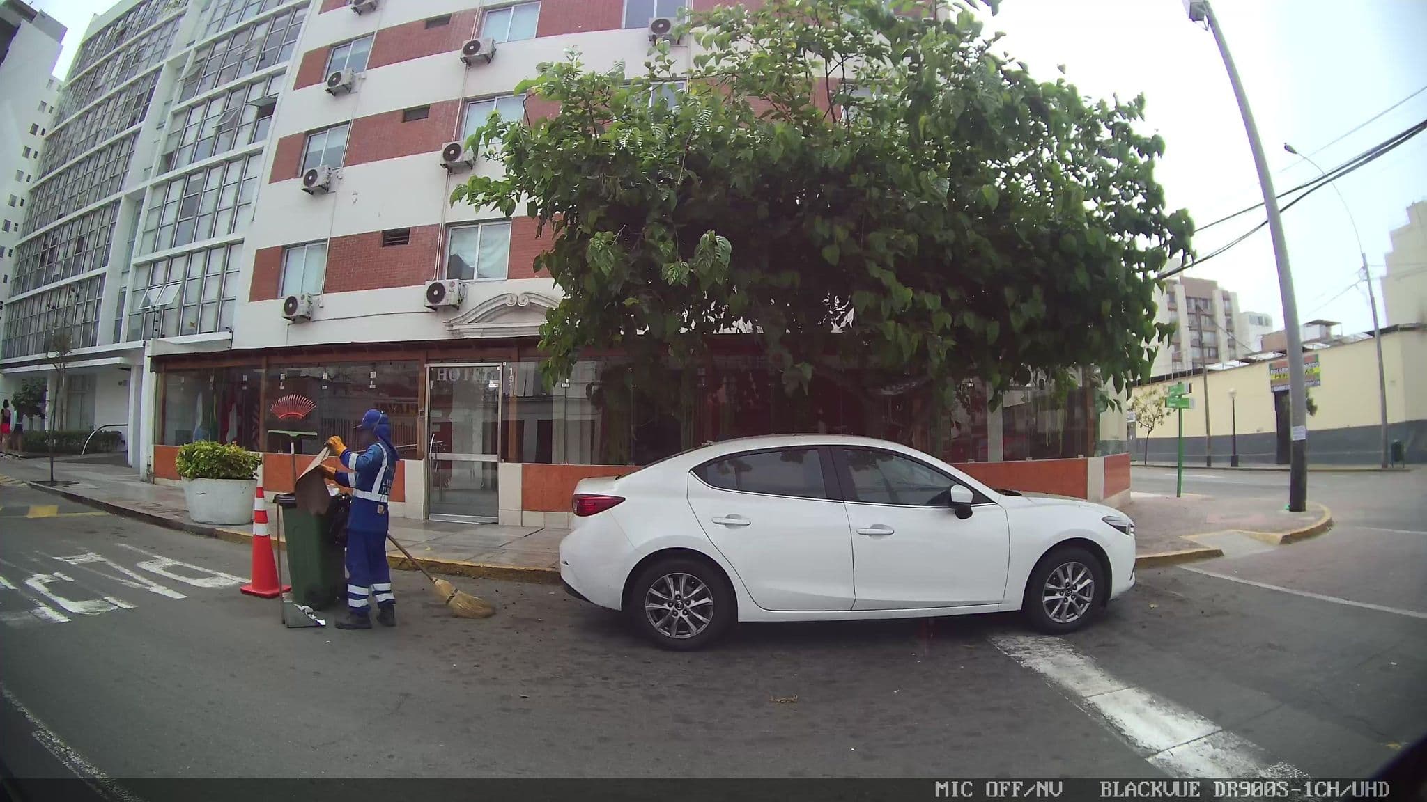 Street view near Hospedaje Ivania, Miraflores — © kaart_1 (CC BY-SA · Mapillary)