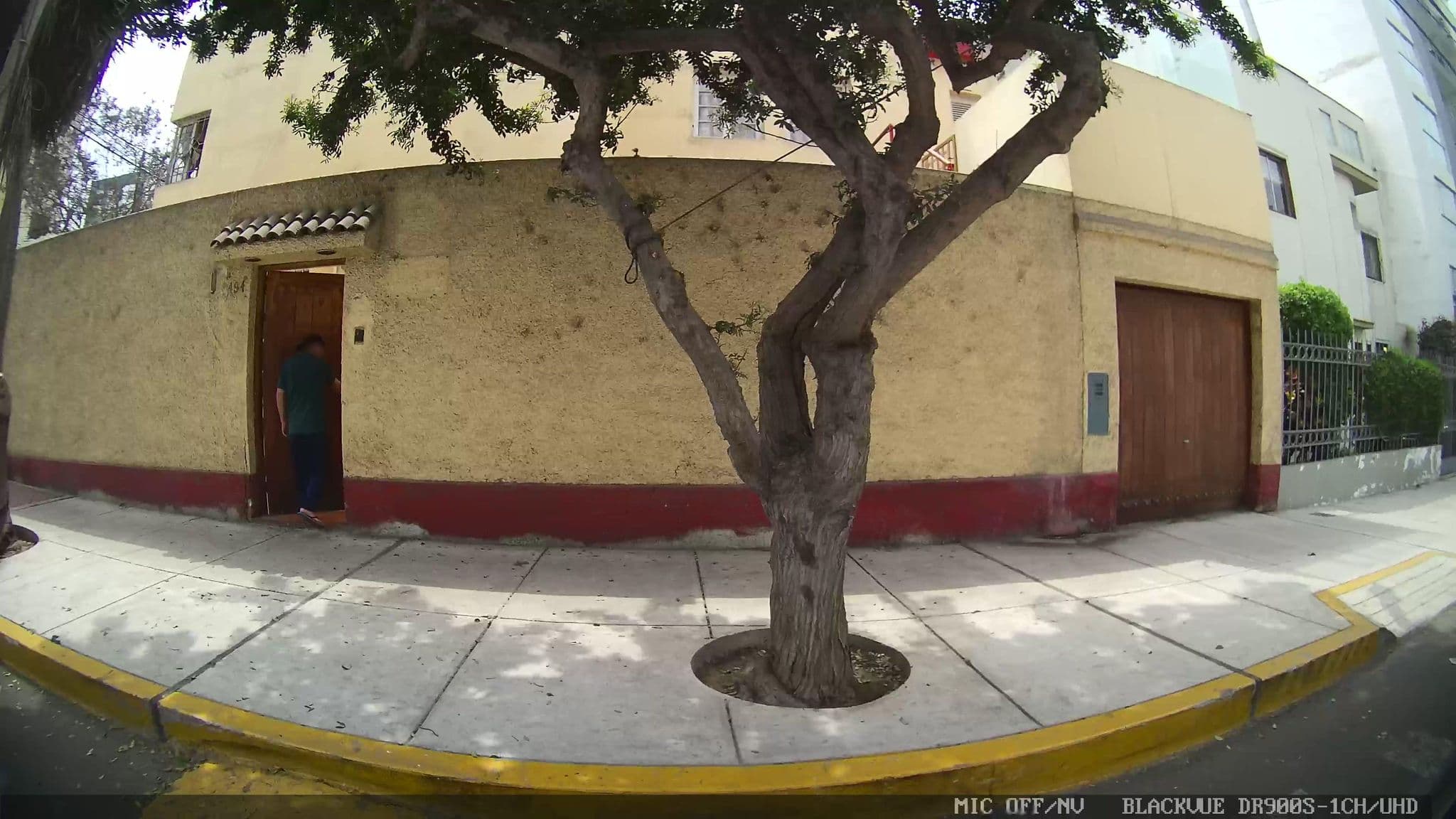 Street view near Pirwa Hostal Lima (Peru), Miraflores — © kaartcam (CC BY-SA · Mapillary)