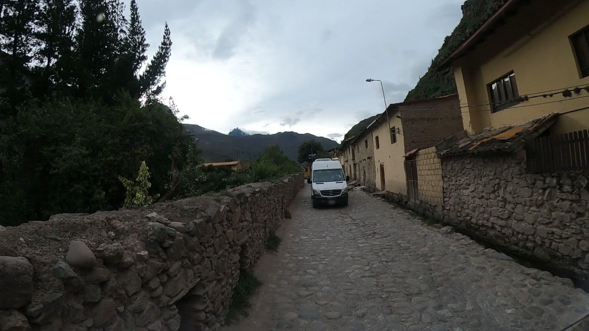 Street view near Janaxpacha, Ollantaytambo — © jaderbavaresco (CC BY-SA · Mapillary)