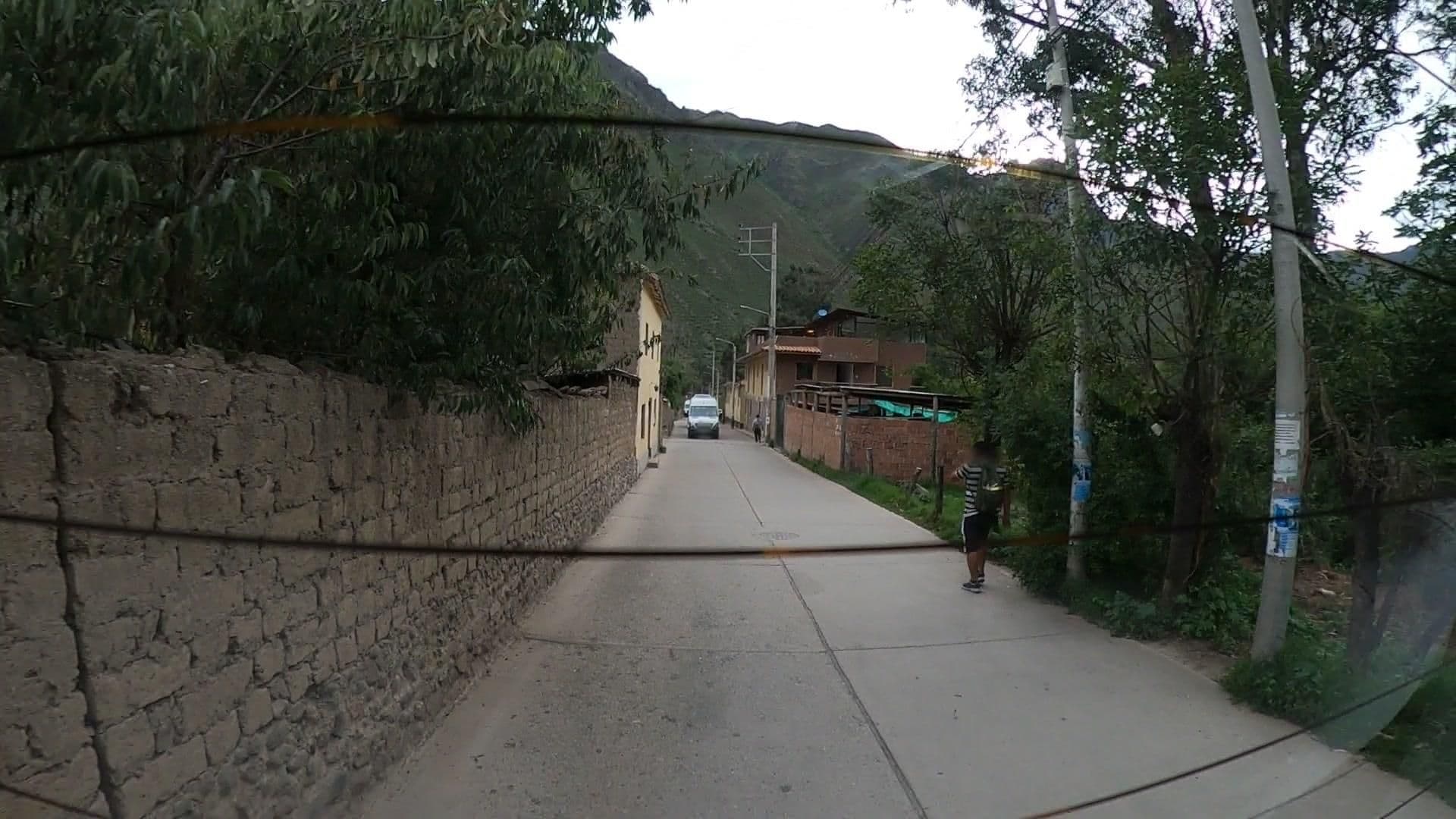 Street view near El Bosque Backpackers, Ollantaytambo — © jaderbavaresco (CC BY-SA · Mapillary)