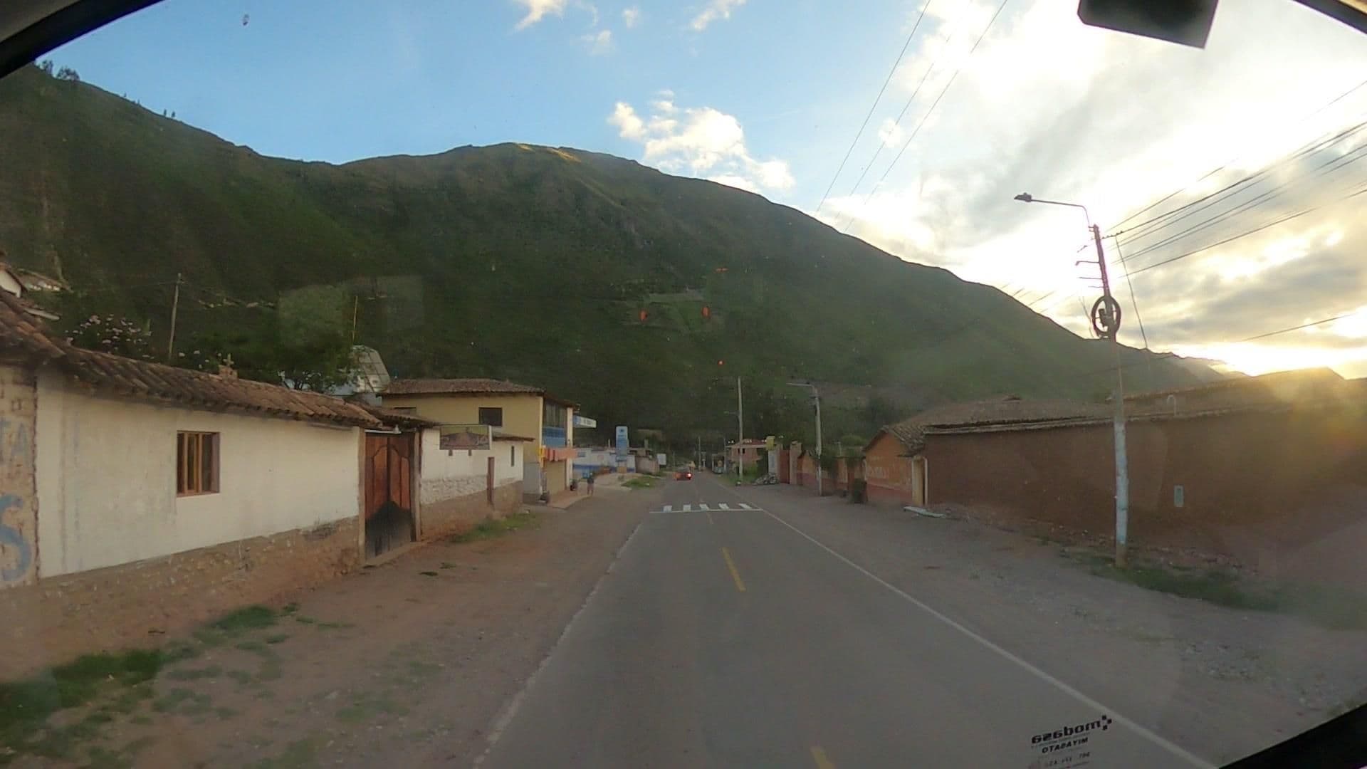 Street view near Yunza Backpackers, Urubamba — © jaderbavaresco (CC BY-SA · Mapillary)