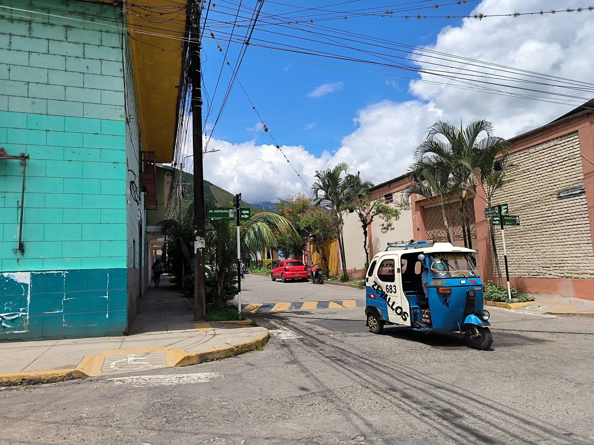 Street view near Hotel Fabiano's, Quillabamba — © johnarupire (CC BY-SA · Mapillary)