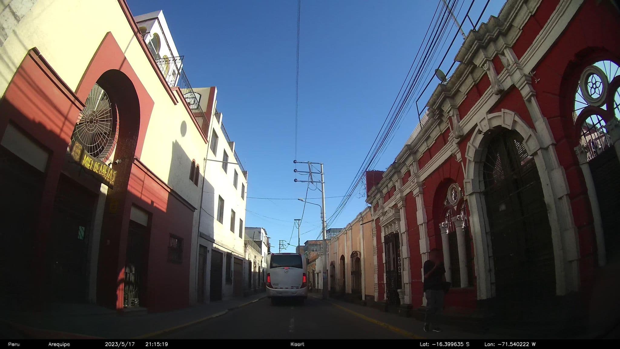 Street view near El Sol De Oro, Arequipa — © kaart_2 (CC BY-SA · Mapillary)