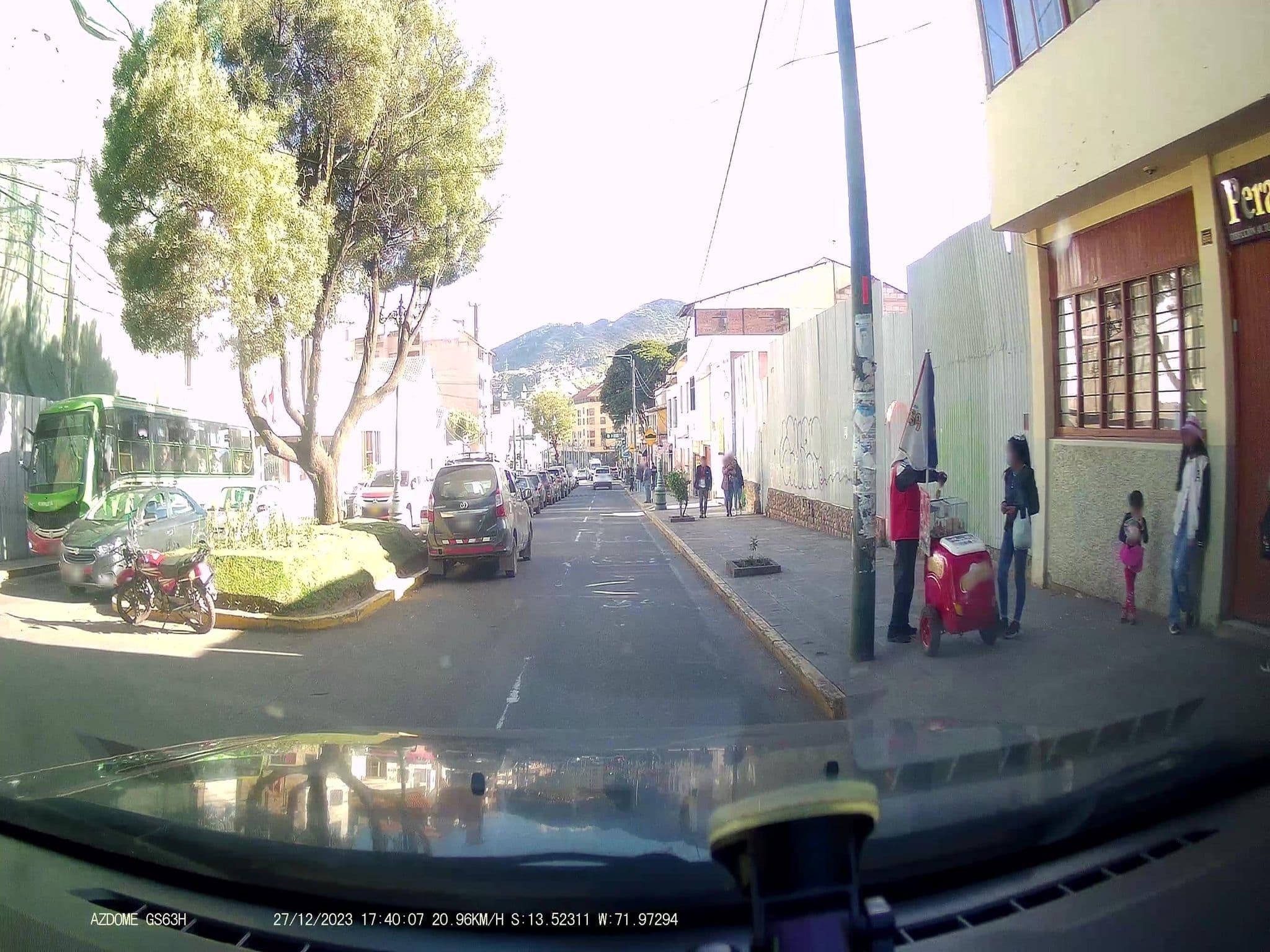 Street view near Hotel Warary, Wanchaq — © jaderbavaresco (CC BY-SA · Mapillary)
