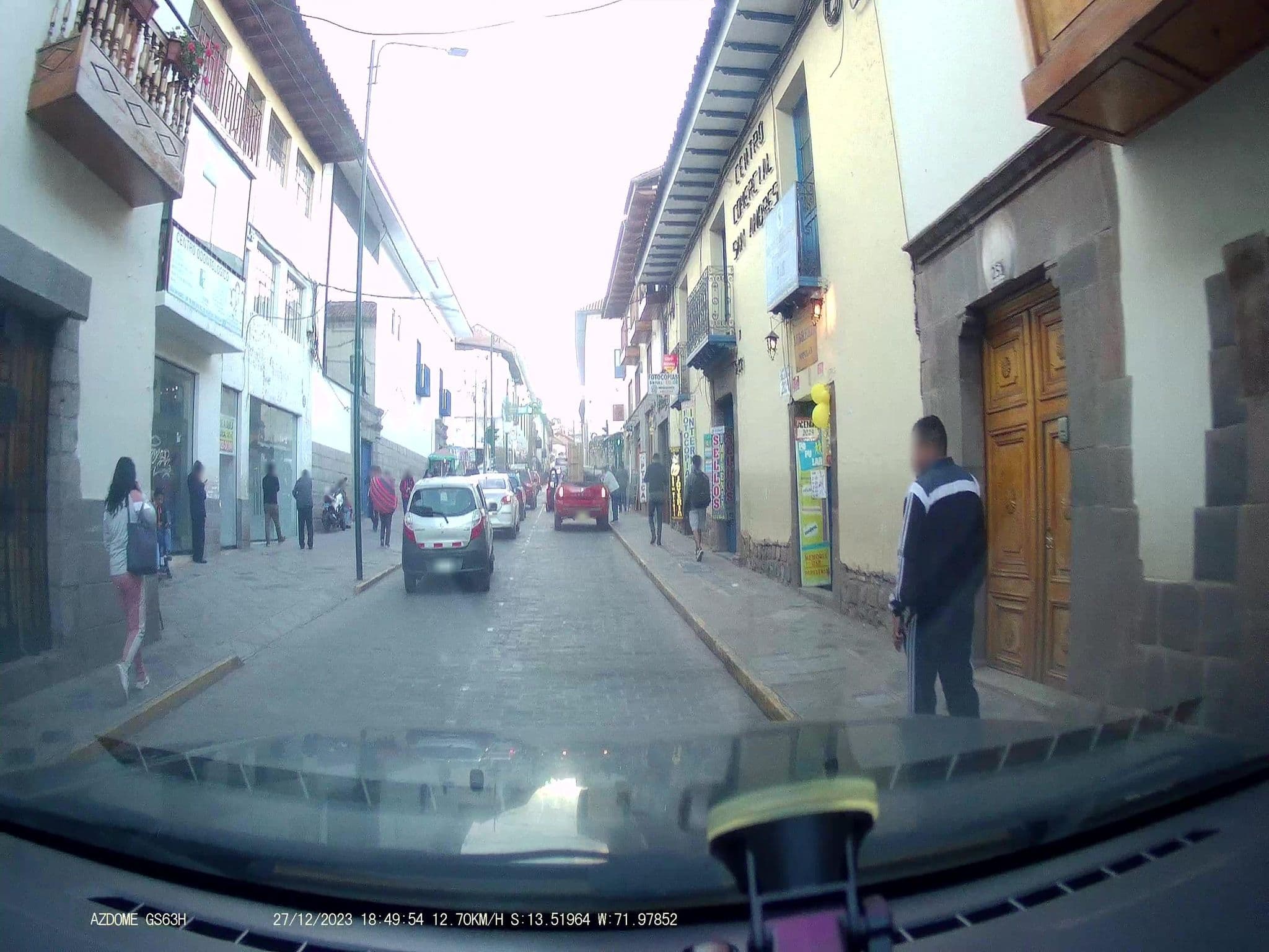 Street view near Yamanyá Backpackers, Santiago — © jaderbavaresco (CC BY-SA · Mapillary)