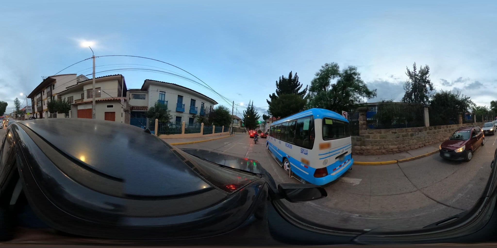 Street view near Musafiri Hostel, Santiago — © jaderbavaresco (CC BY-SA · Mapillary)