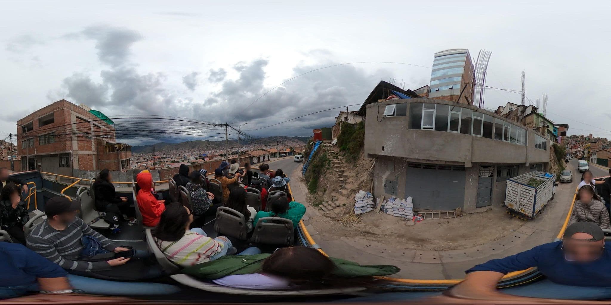 Street view near New Day Inn Vista Cuzco Hotel, Wanchaq — © jaderbavaresco (CC BY-SA · Mapillary)