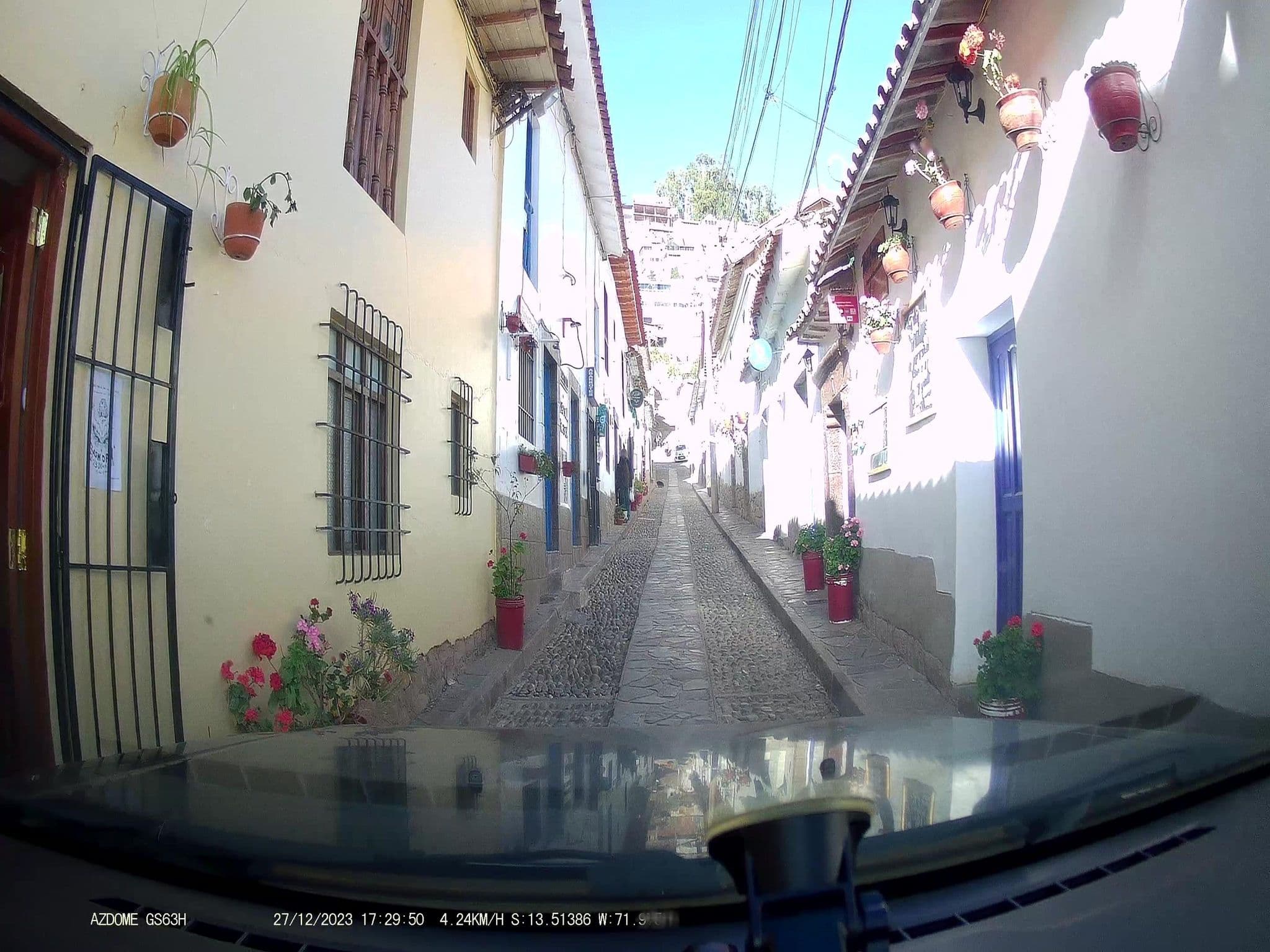 Street view near Hostal Samanapata, Wanchaq — © jaderbavaresco (CC BY-SA · Mapillary)