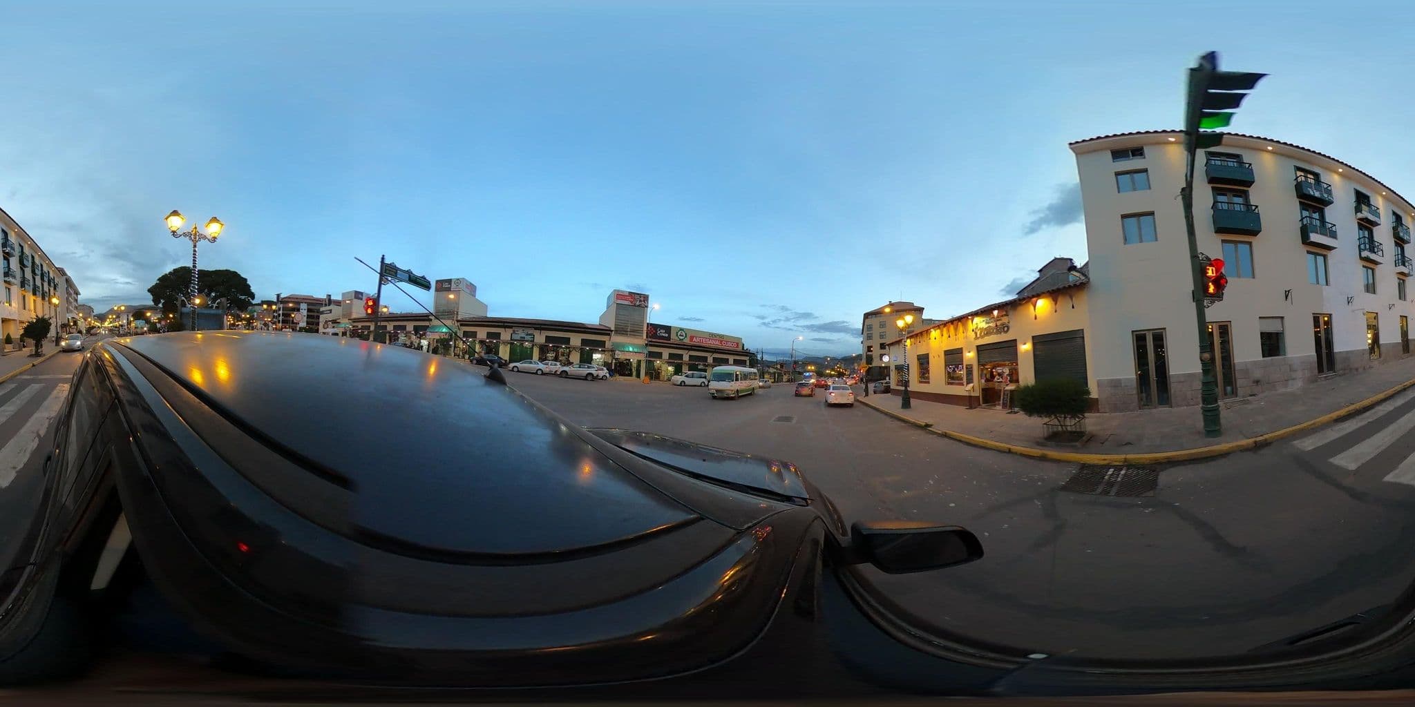 Street view near La Vila Hermosa Hotel, Wanchaq — © jaderbavaresco (CC BY-SA · Mapillary)