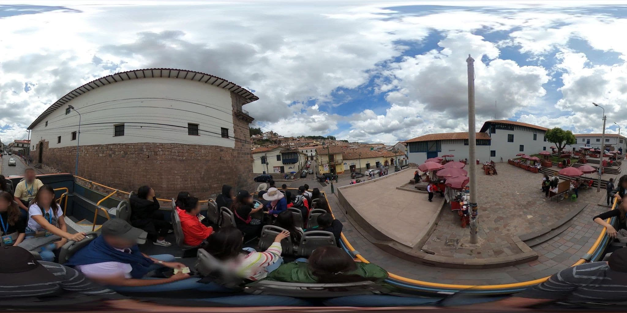 Street view near Mallqui Hostel, Santiago — © jaderbavaresco (CC BY-SA · Mapillary)