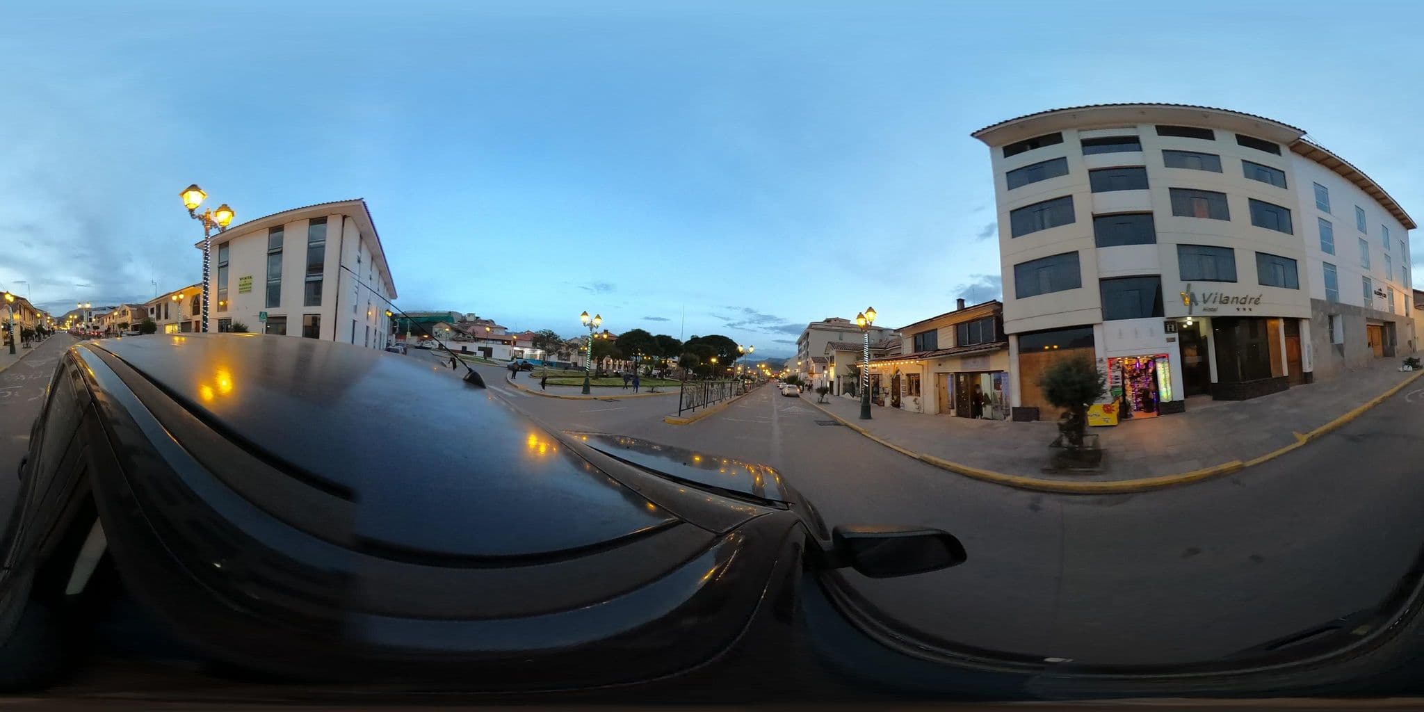 Street view near villa André, Wanchaq — © jaderbavaresco (CC BY-SA · Mapillary)