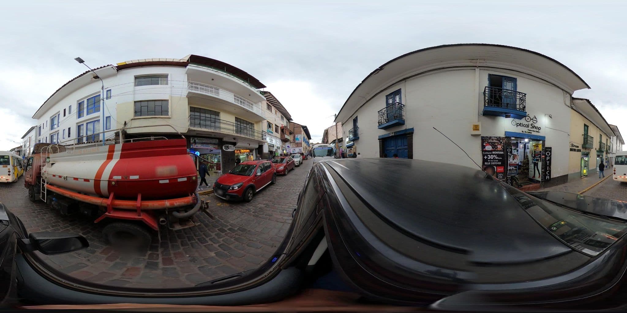 Street view near Albany Inn Hostal, Santiago — © jaderbavaresco (CC BY-SA · Mapillary)