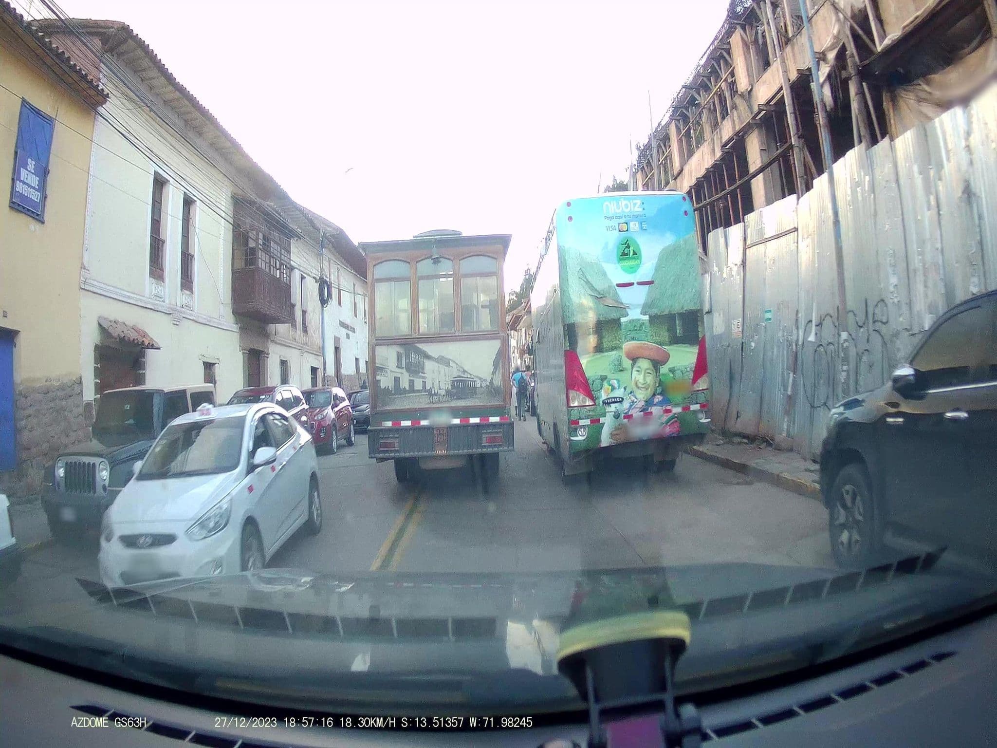 Street view near Inka Club Hostal, Santiago — © jaderbavaresco (CC BY-SA · Mapillary)