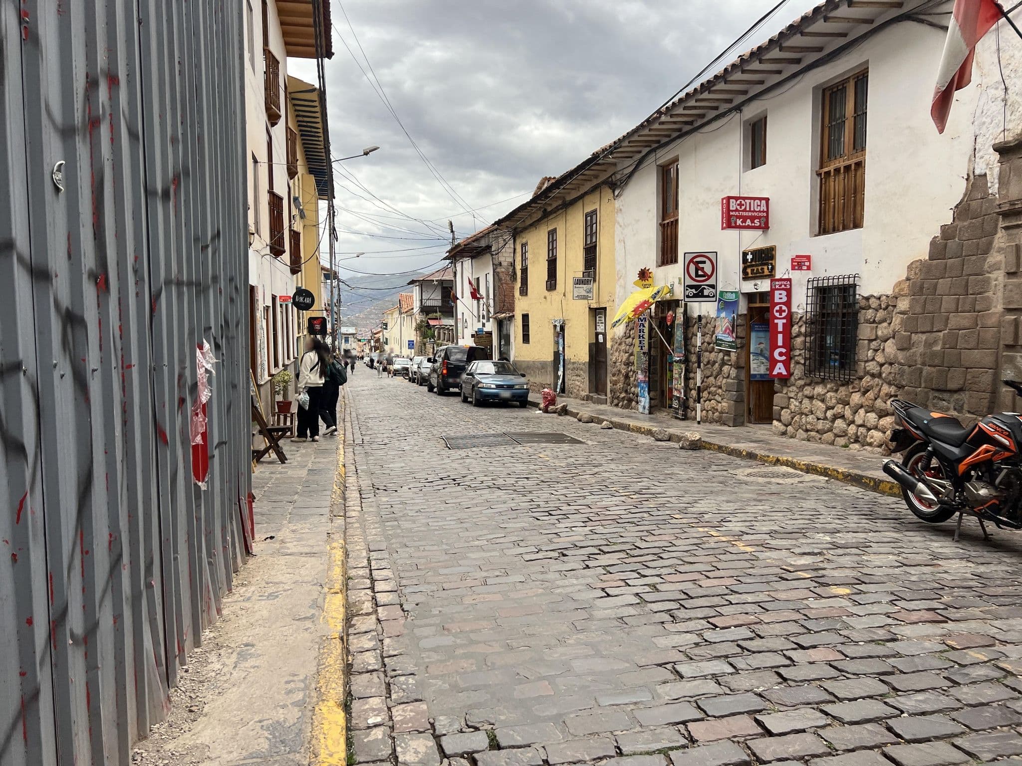 Street view near Hostal Central, Santiago — © jaderbavaresco (CC BY-SA · Mapillary)