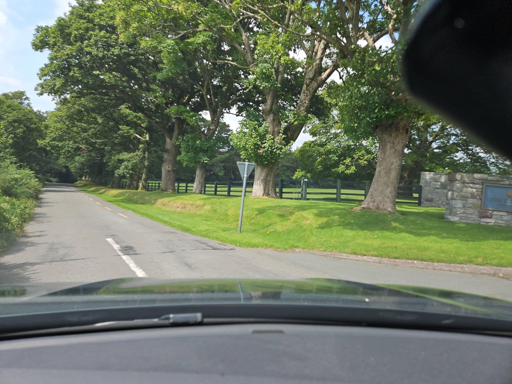 Street view near The Dunloe Hotel & Gardens, Killarney — © toho (CC BY-SA · Mapillary)