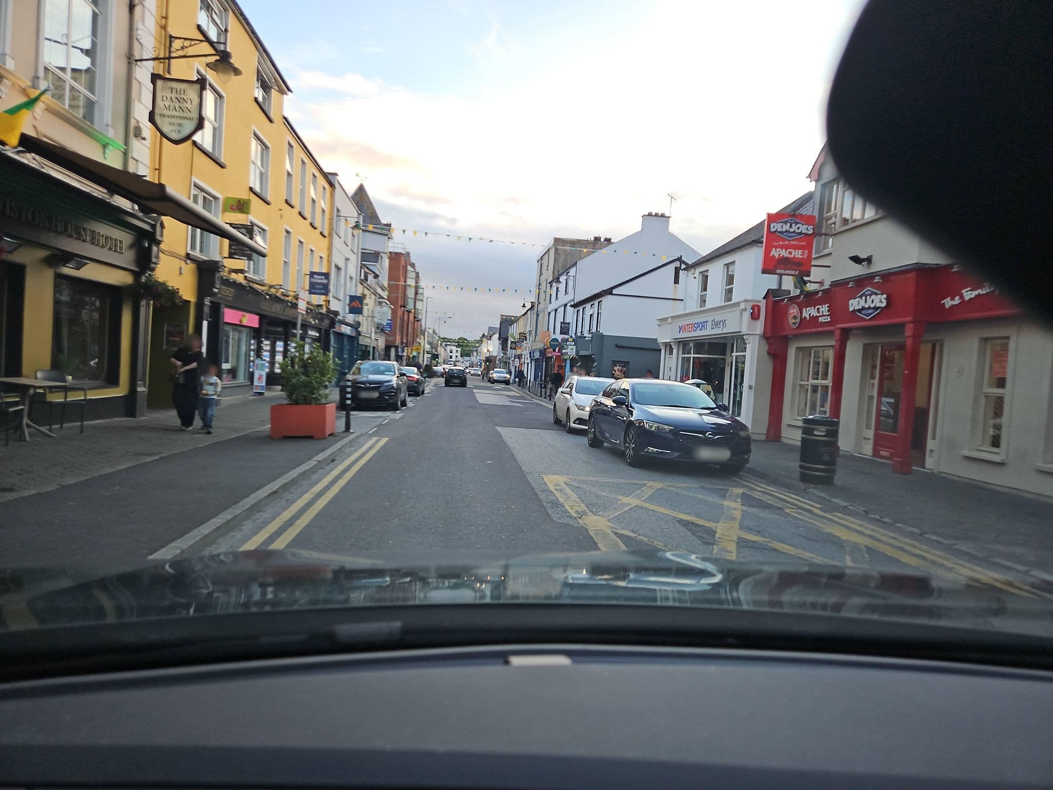 Street view near Charlie Foley's, Killarney — © toho (CC BY-SA · Mapillary)