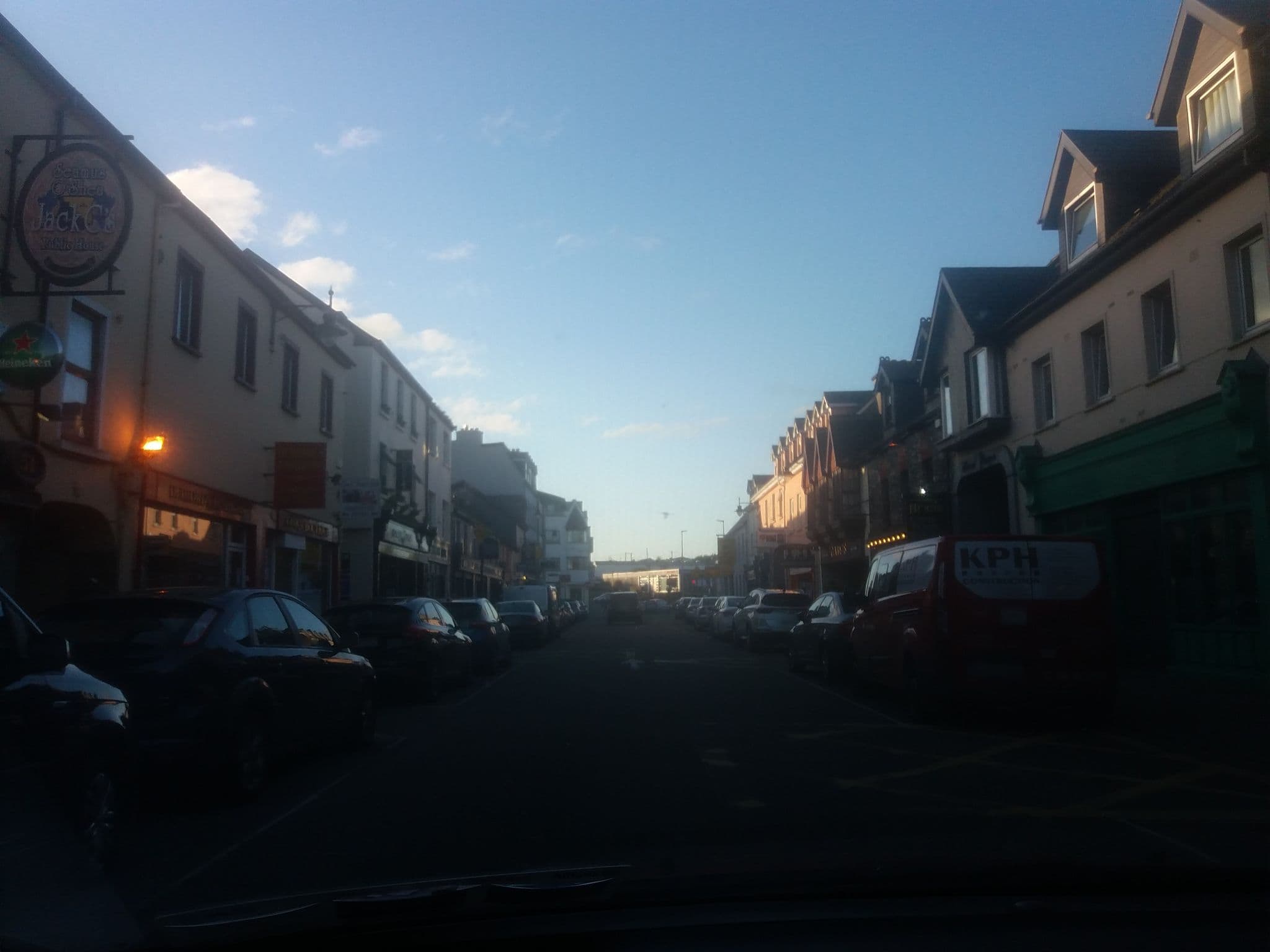 Street view near Killarney Haven Suites, Killarney — © tshedy (CC BY-SA · Mapillary)