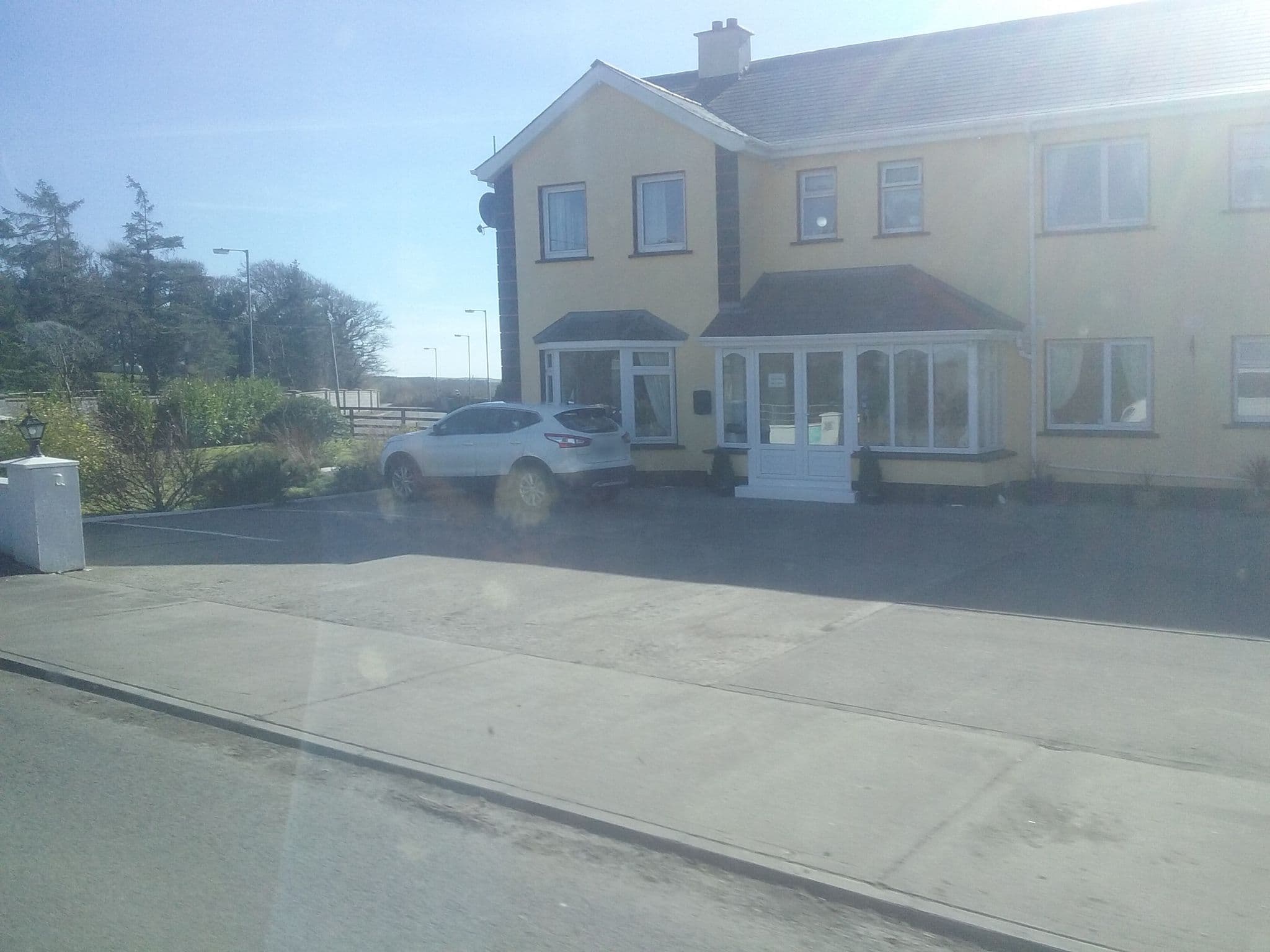 Street view near lisdoonvarna lodge guesthouse, Ennistimon — © tshedy (CC BY-SA · Mapillary)