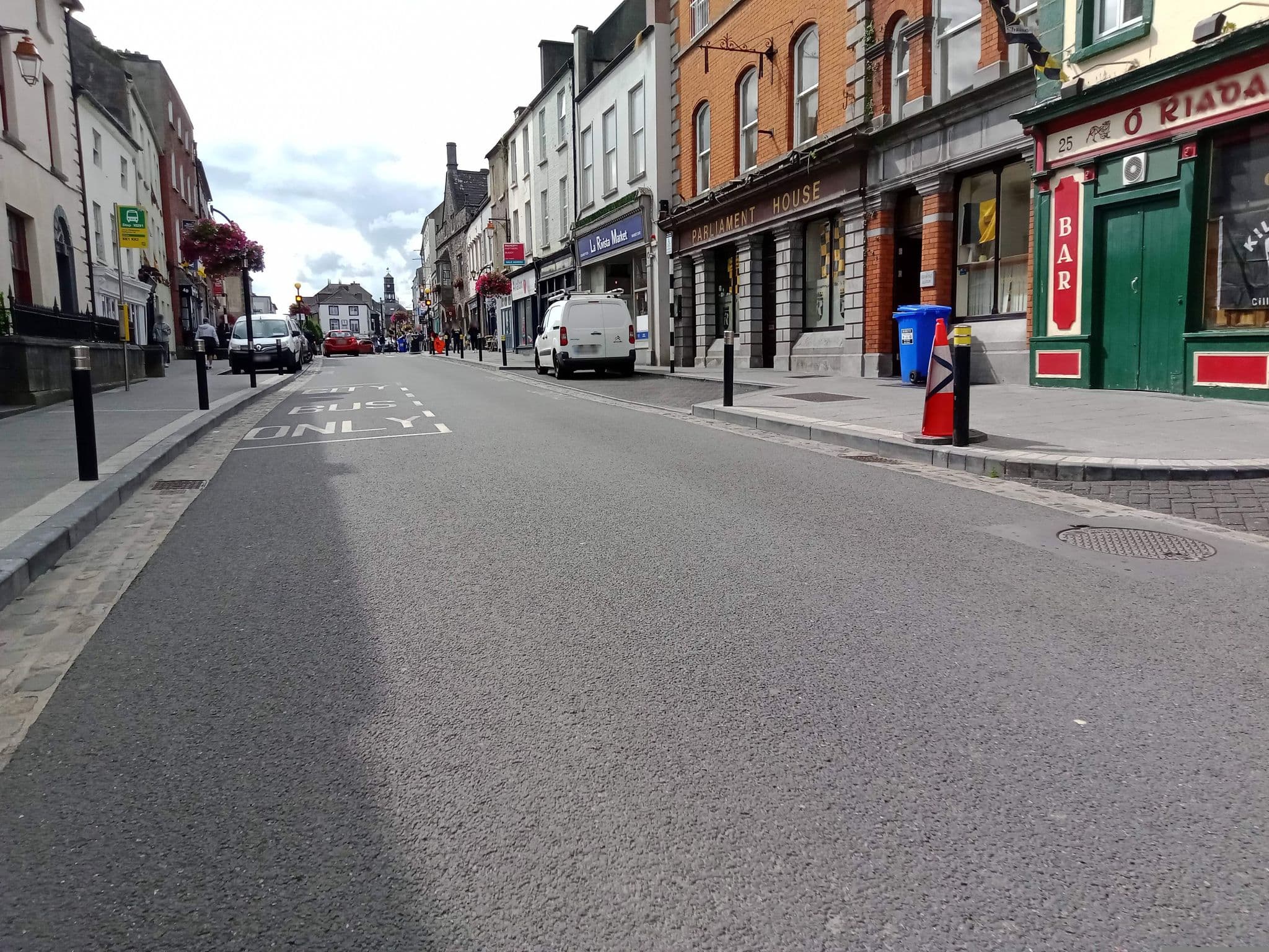 Street view near Kilkenny Tourist Hostel, Kilkenny — © annekaro (CC BY-SA · Mapillary)