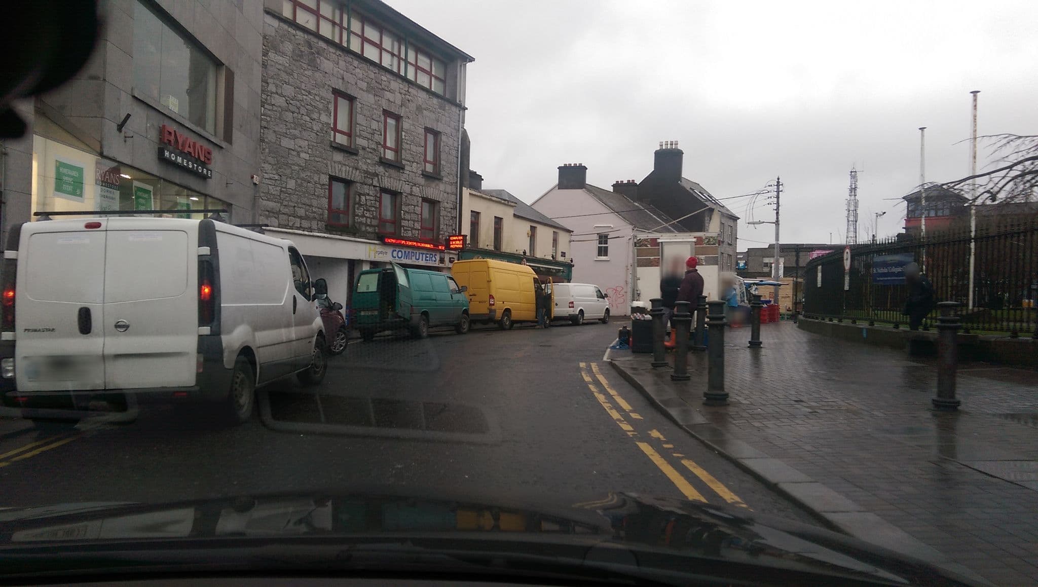 Street view near Residencias, Galway — © dacor (CC BY-SA · Mapillary)