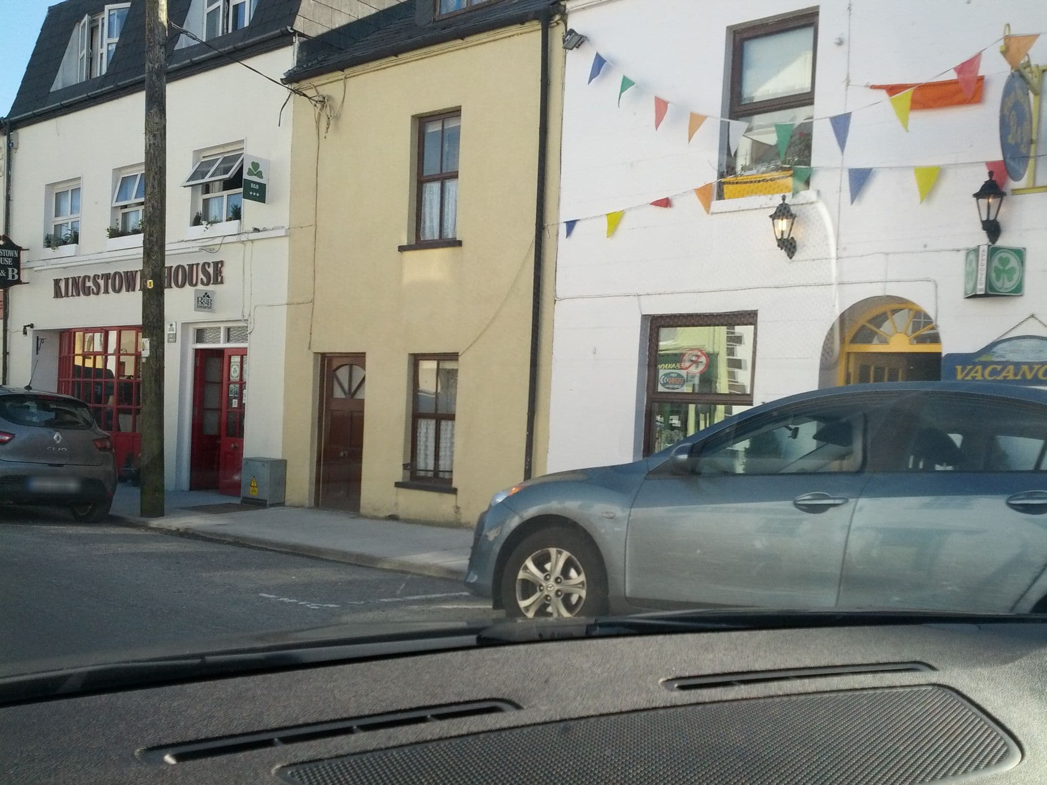 Street view near Ben View B & B, Clifden — © dacor (CC BY-SA · Mapillary)