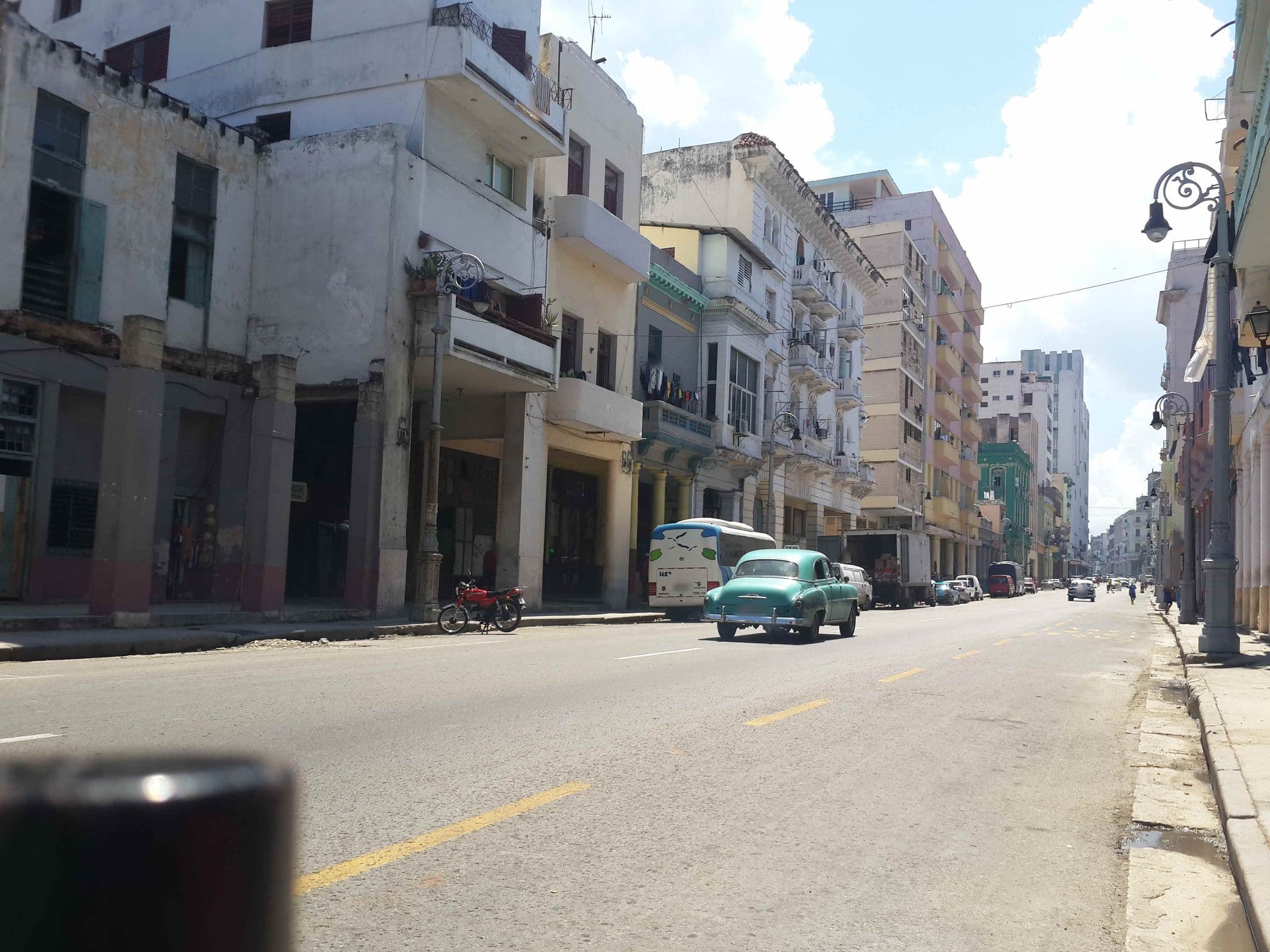 Street view near Apart 82, Centro Habana