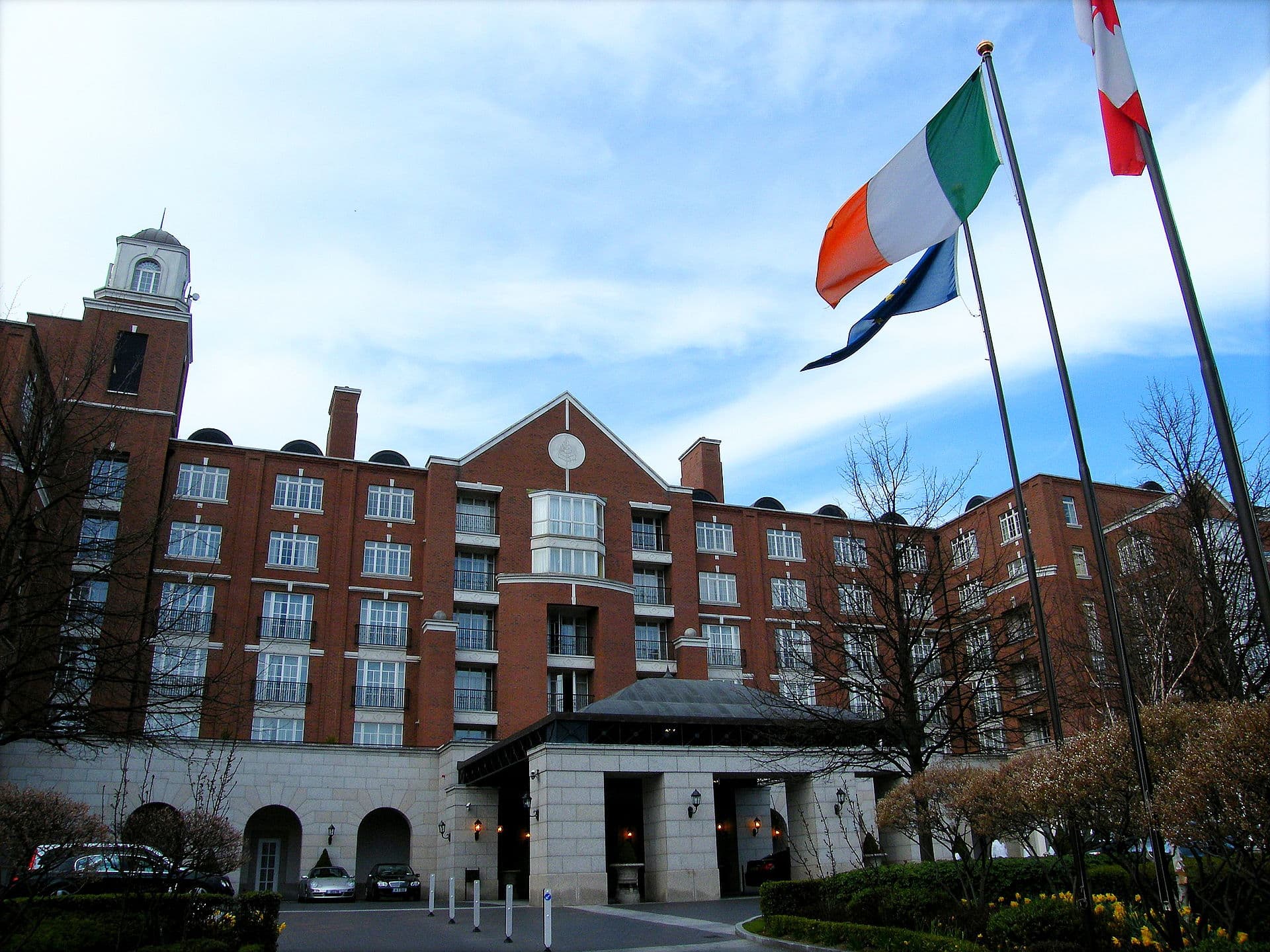 Four Seasons Hotel Dublin (via Wikimedia Commons, CC BY 2.0)