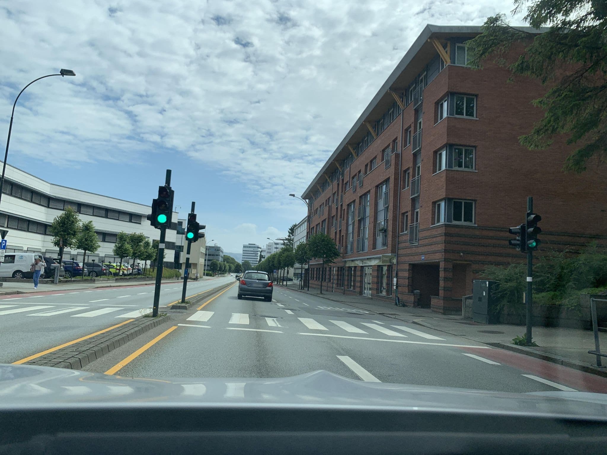 Street view near Myhregaarden Budget Apartments, Stavanger — © kelvinminn (CC BY-SA · Mapillary)