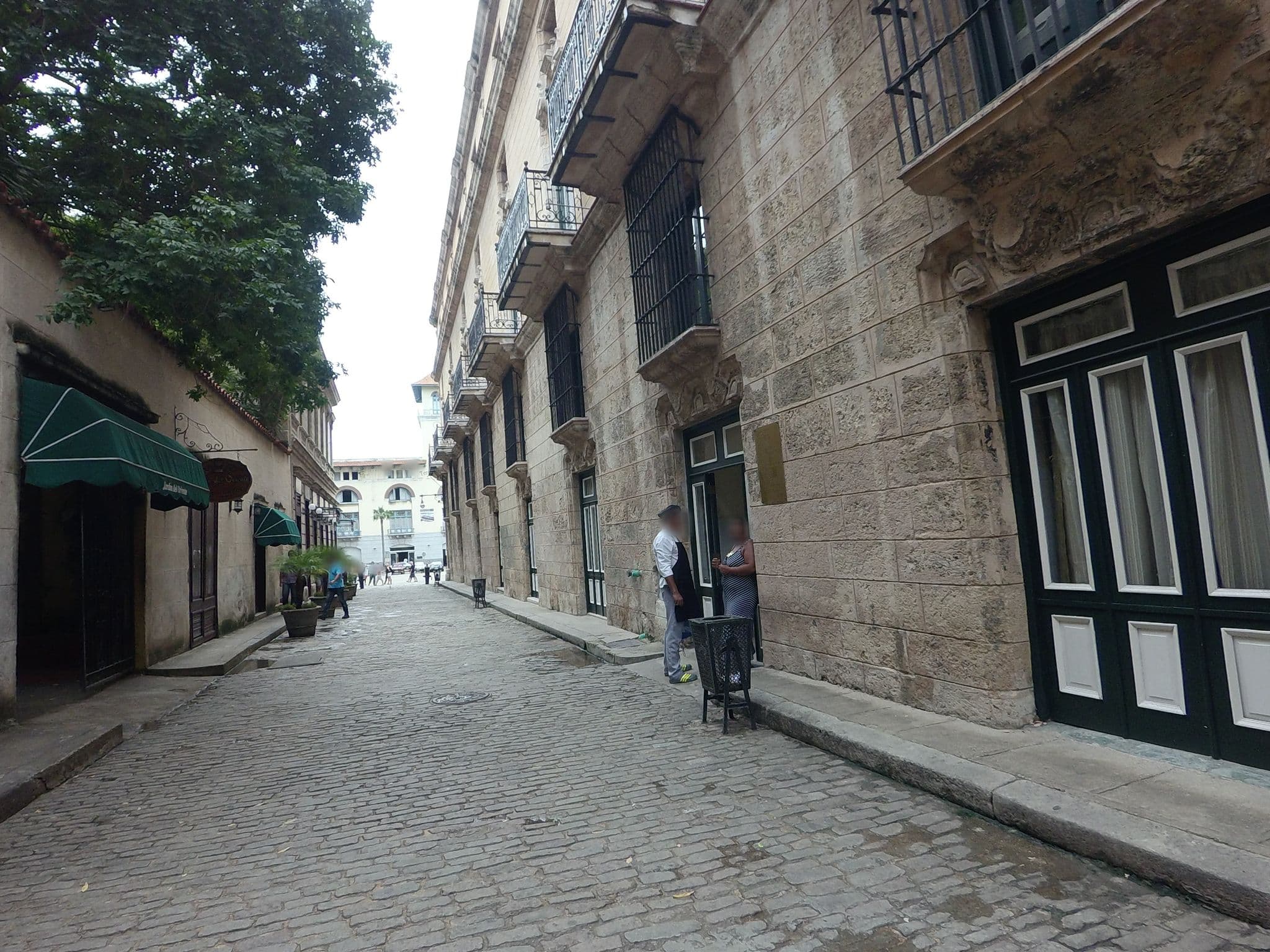 Street view near Palacio del Marqués de San Felipe y Santiago de Bejucal, La Habana Vieja — © elpbatista (CC BY-SA · Mapillary)