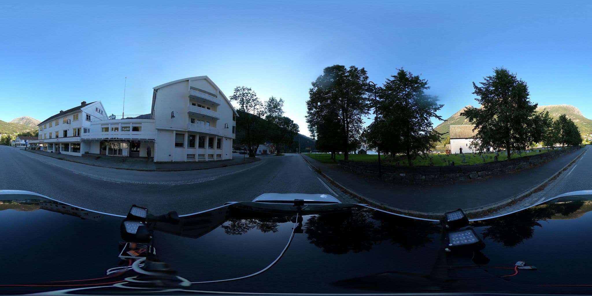 Street view near Fjord Hotel Kinsarvik, Ulvik — © catoandersen (CC BY-SA · Mapillary)