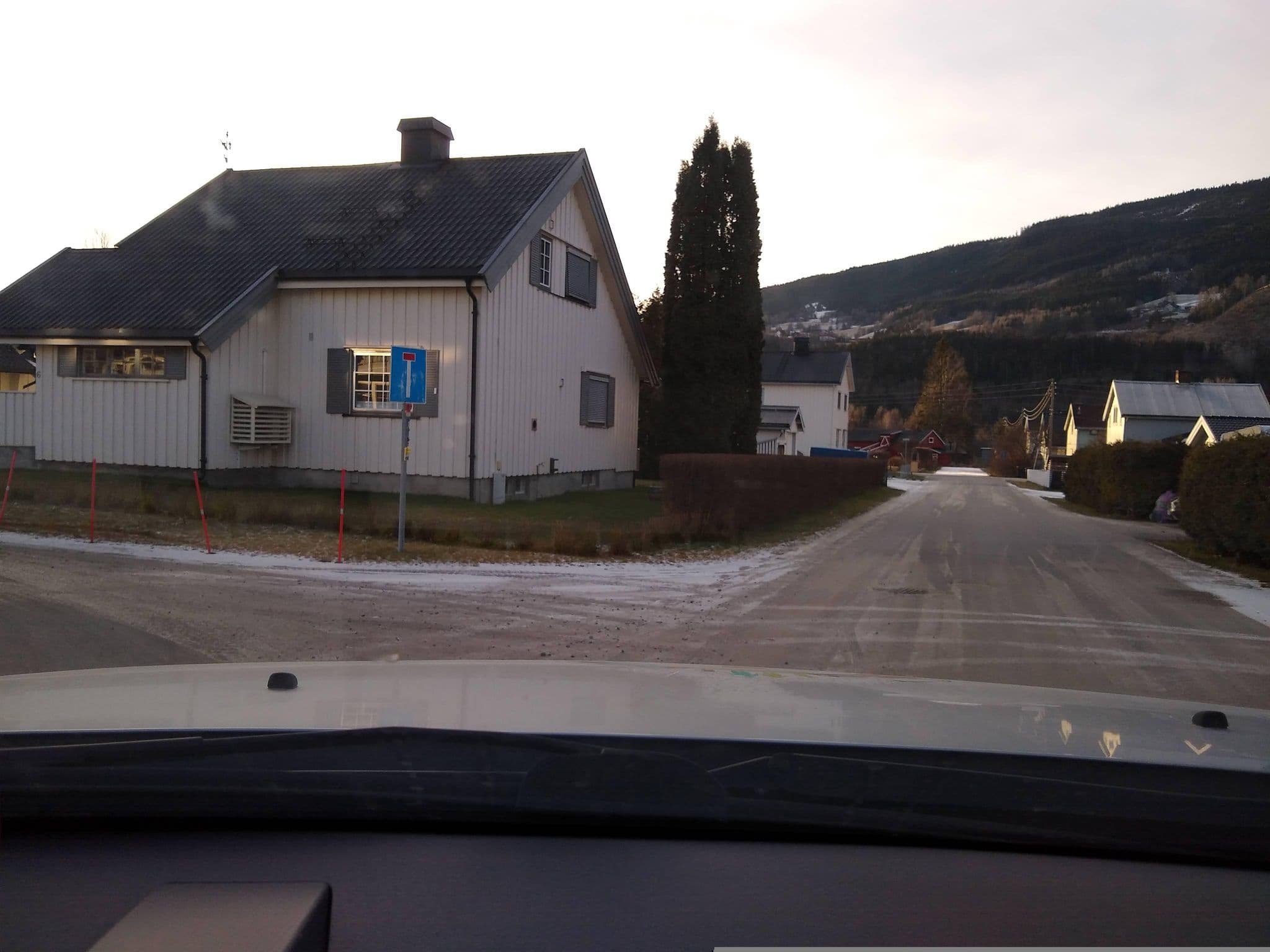 Street view near Bittes Gjestehus Brit Nilsen, Vinstra — © staso (CC BY-SA · Mapillary)