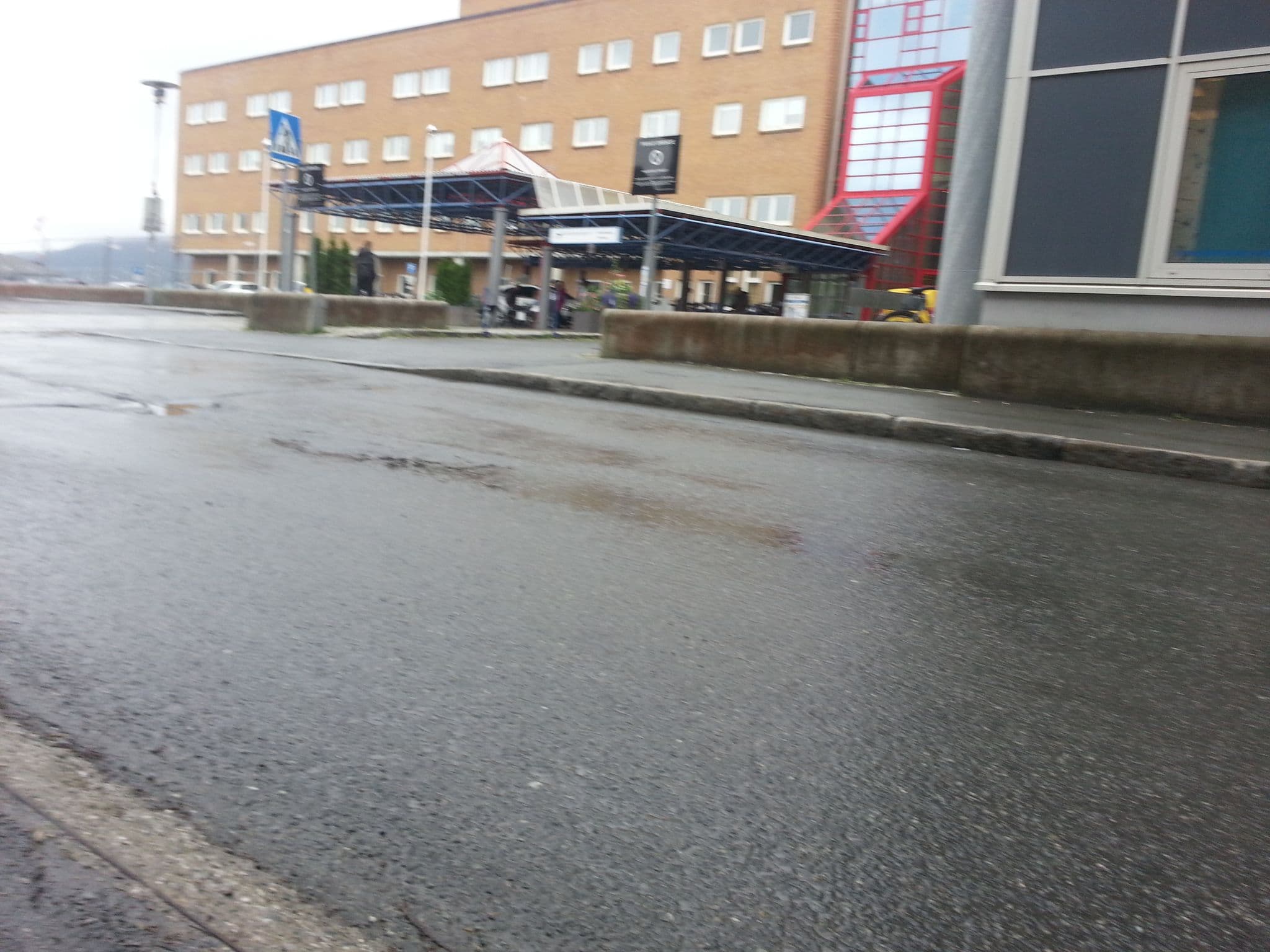 Street view near Pingvinhotellet UNN Tromsø, Tromsø — © pbb (CC BY-SA · Mapillary)