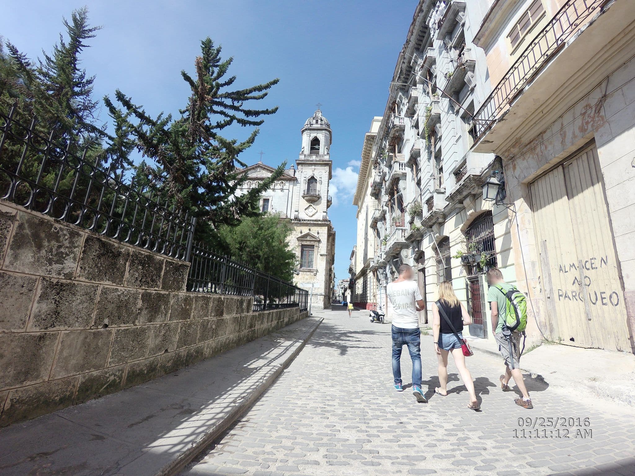 Street view near Hotel Raquel, La Habana Vieja