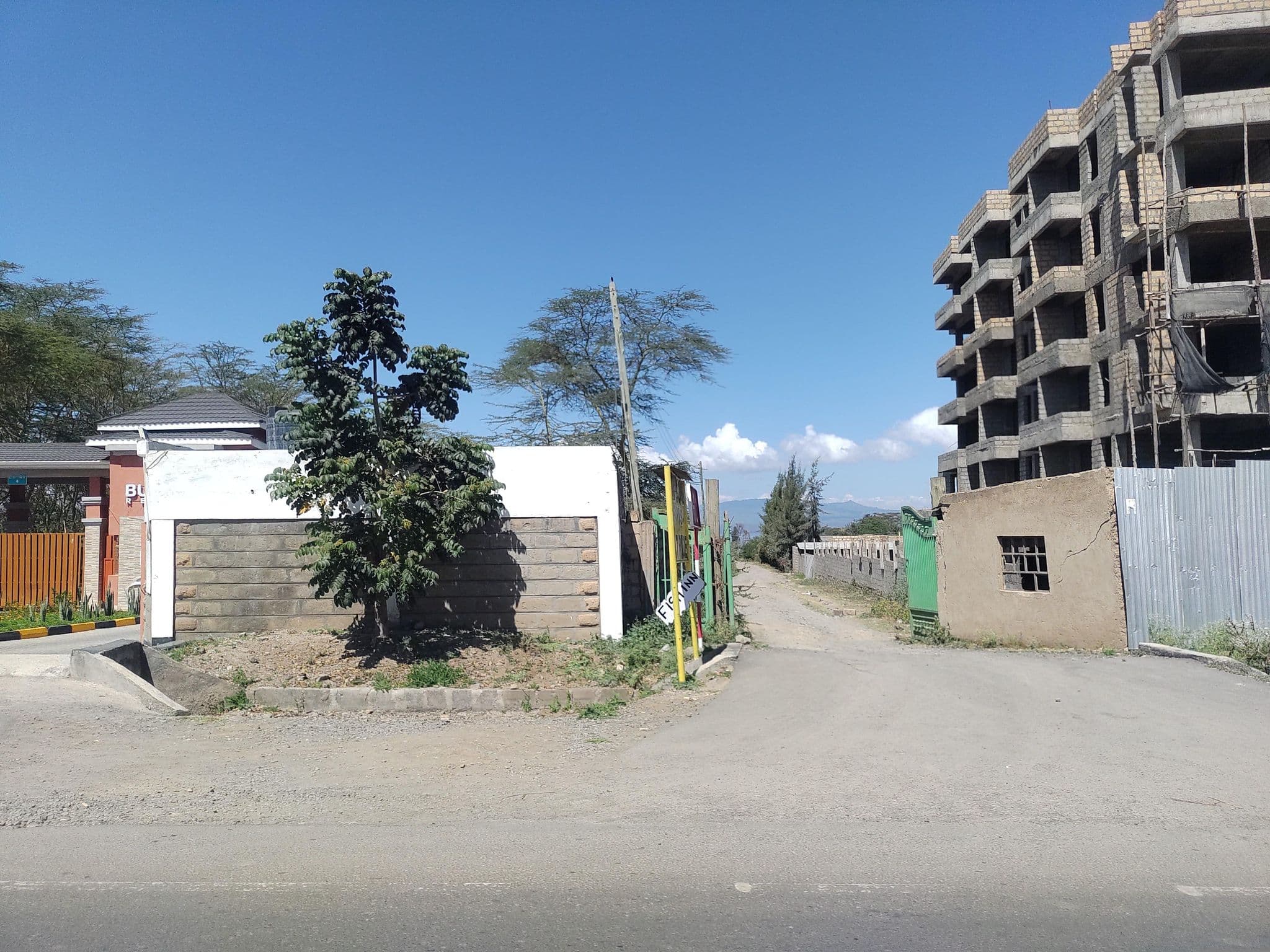 Street view near Oliver Resort, Naivasha — © mapeadora (CC BY-SA · Mapillary)