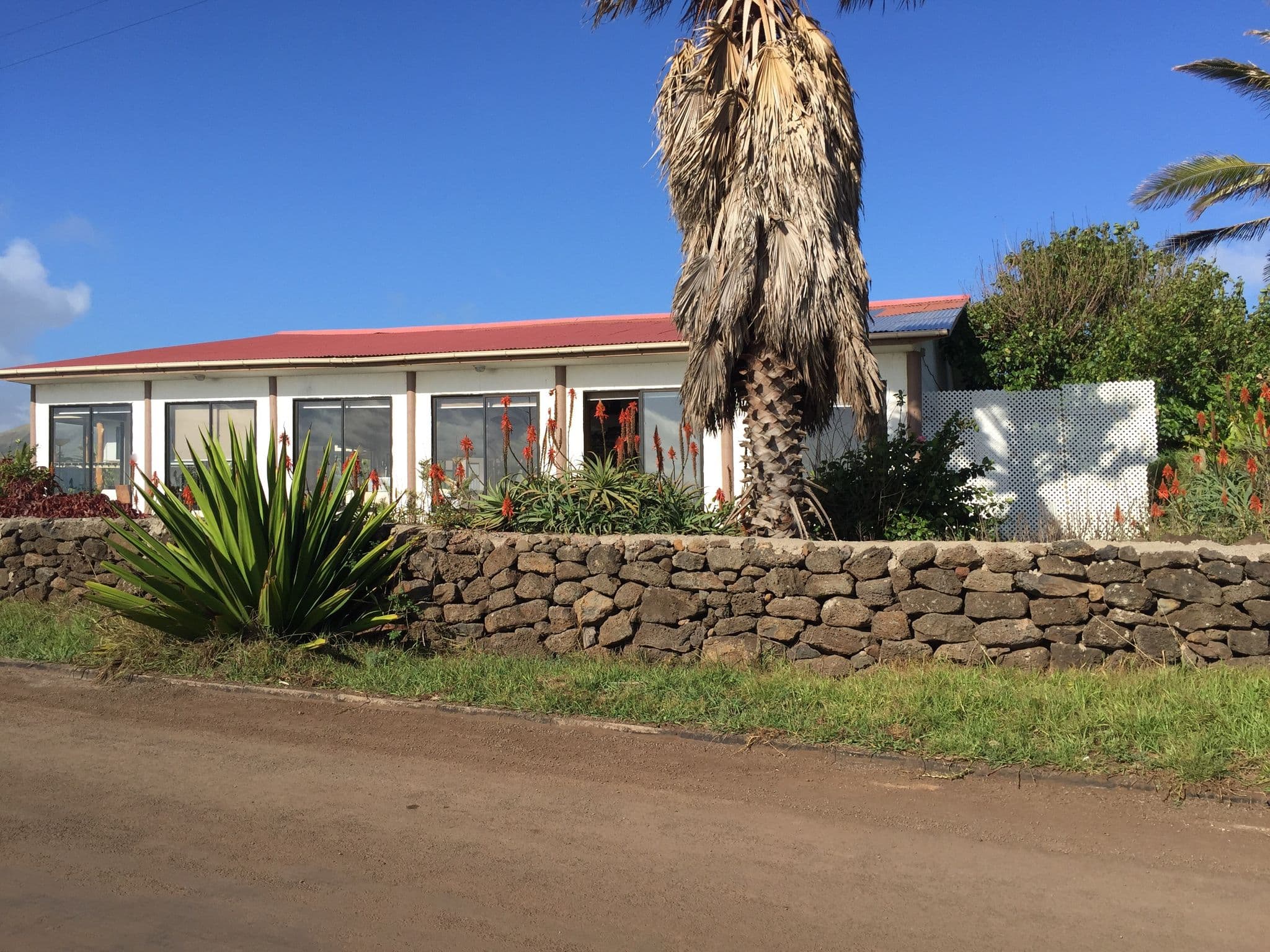 Street view near Apinatupuna, Hanga Roa — © lyonwj (CC BY-SA · Mapillary)