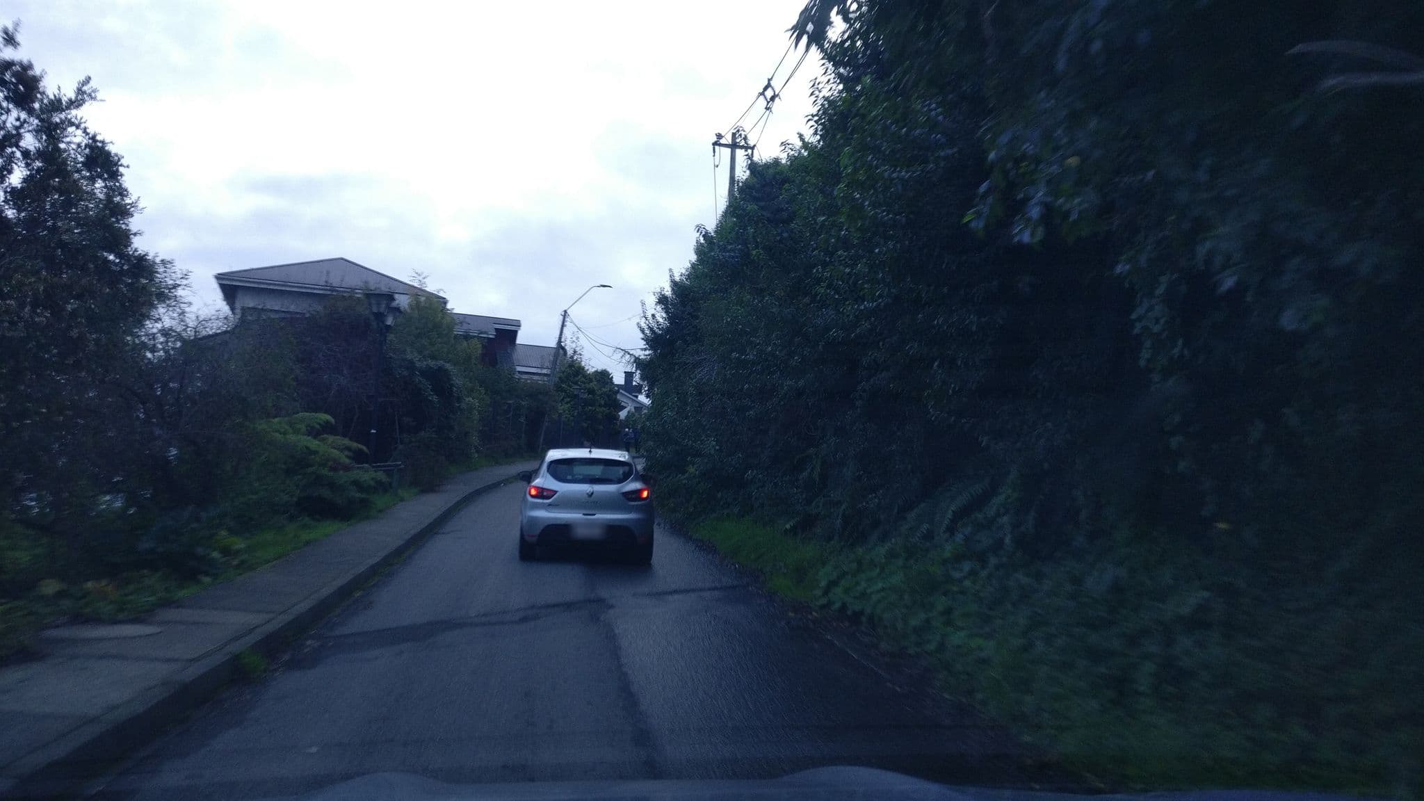 Street view near Cabaña 30-31 (Cabaña del Lago Hotel y Spa), Puerto Varas — © felipeeugenio (CC BY-SA · Mapillary)