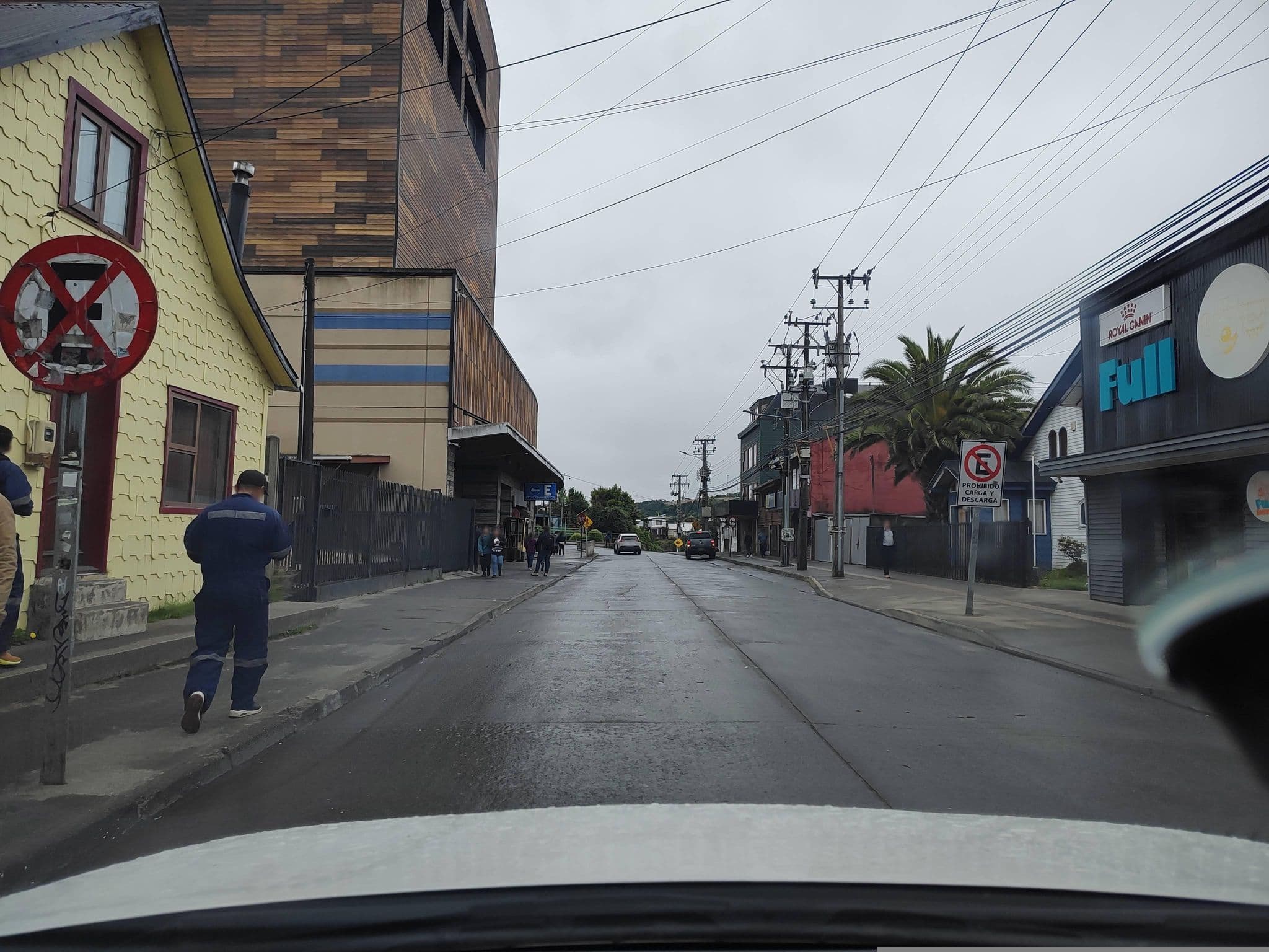 Street view near Hostal Y Turismo Cordillera, Castro — © andresduhour (CC BY-SA · Mapillary)
