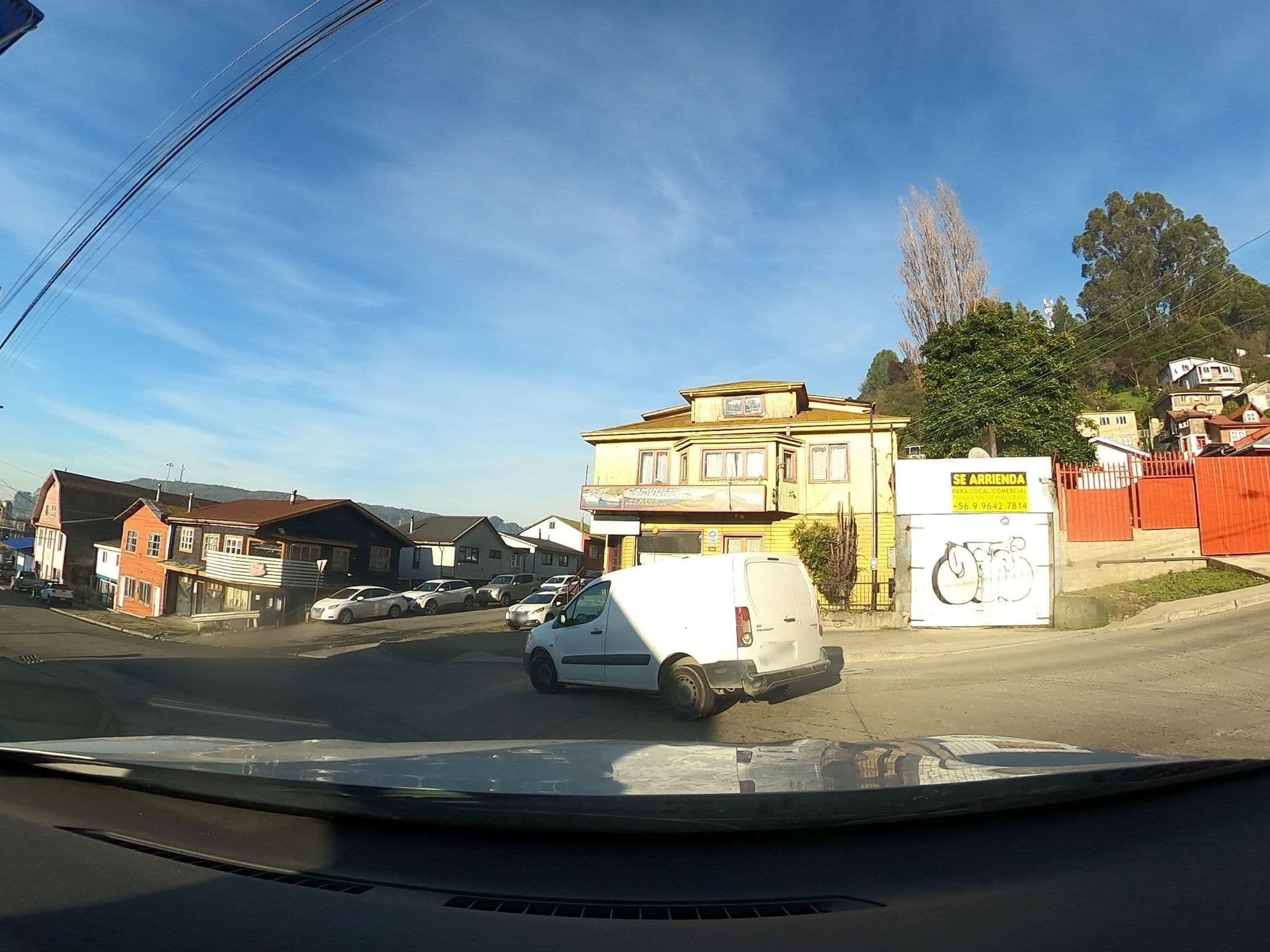 Street view near Hostal Luchita, Puerto Montt — © Kaart_Local (CC BY-SA · Mapillary)