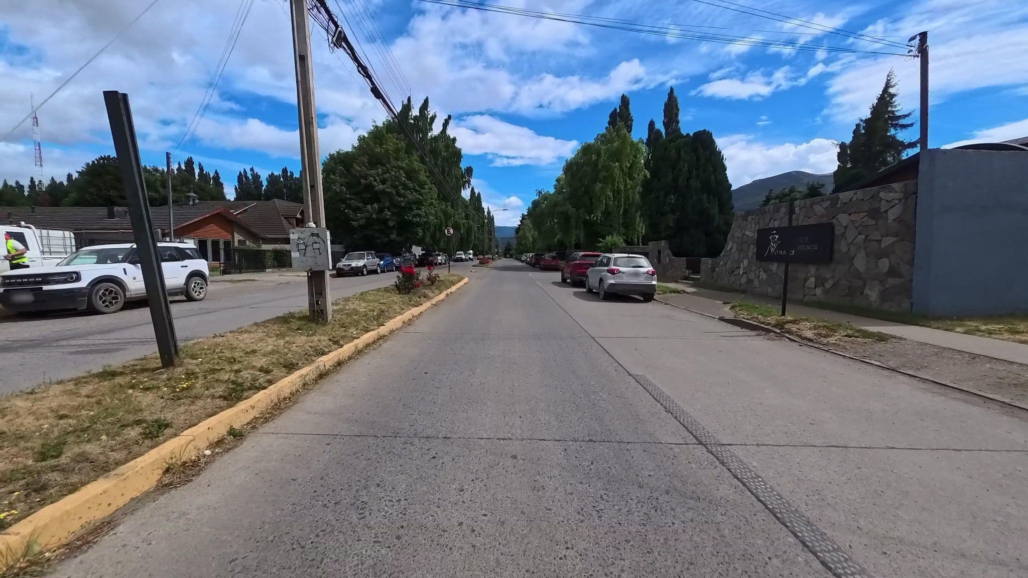 Street view near Dragonfly Lodge, Coyhaique — © contactoacve (CC BY-SA · Mapillary)