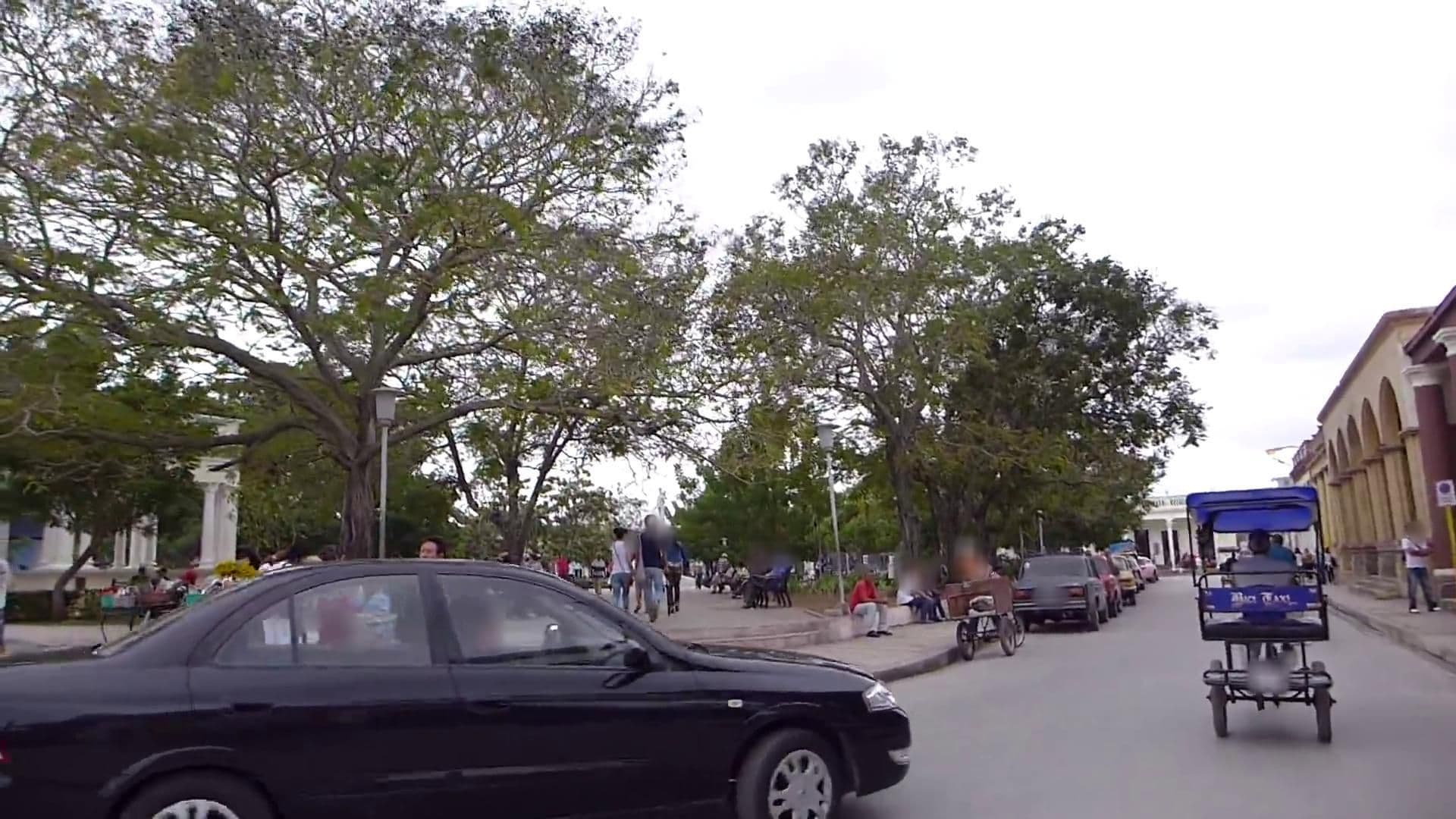 Street view near Hotel Caballeriza, Holguín